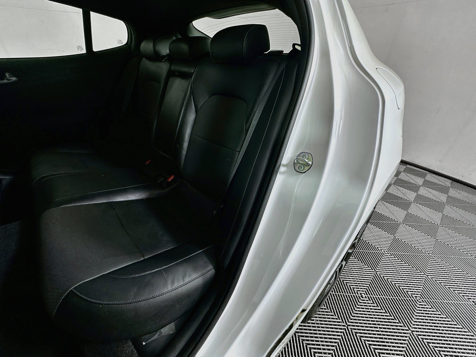 Used 2023 Kia Stinger GT-Line RWD image 26