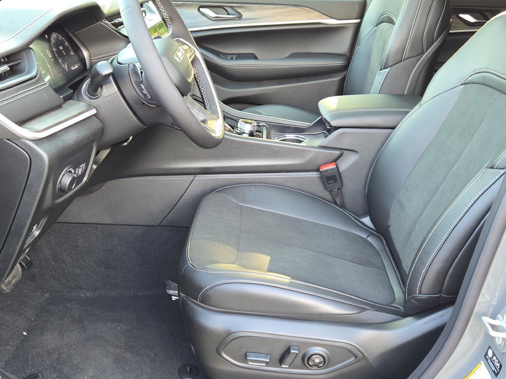 New 2027 Jeep Grand Cherokee Altitude AWD/4WD image 27