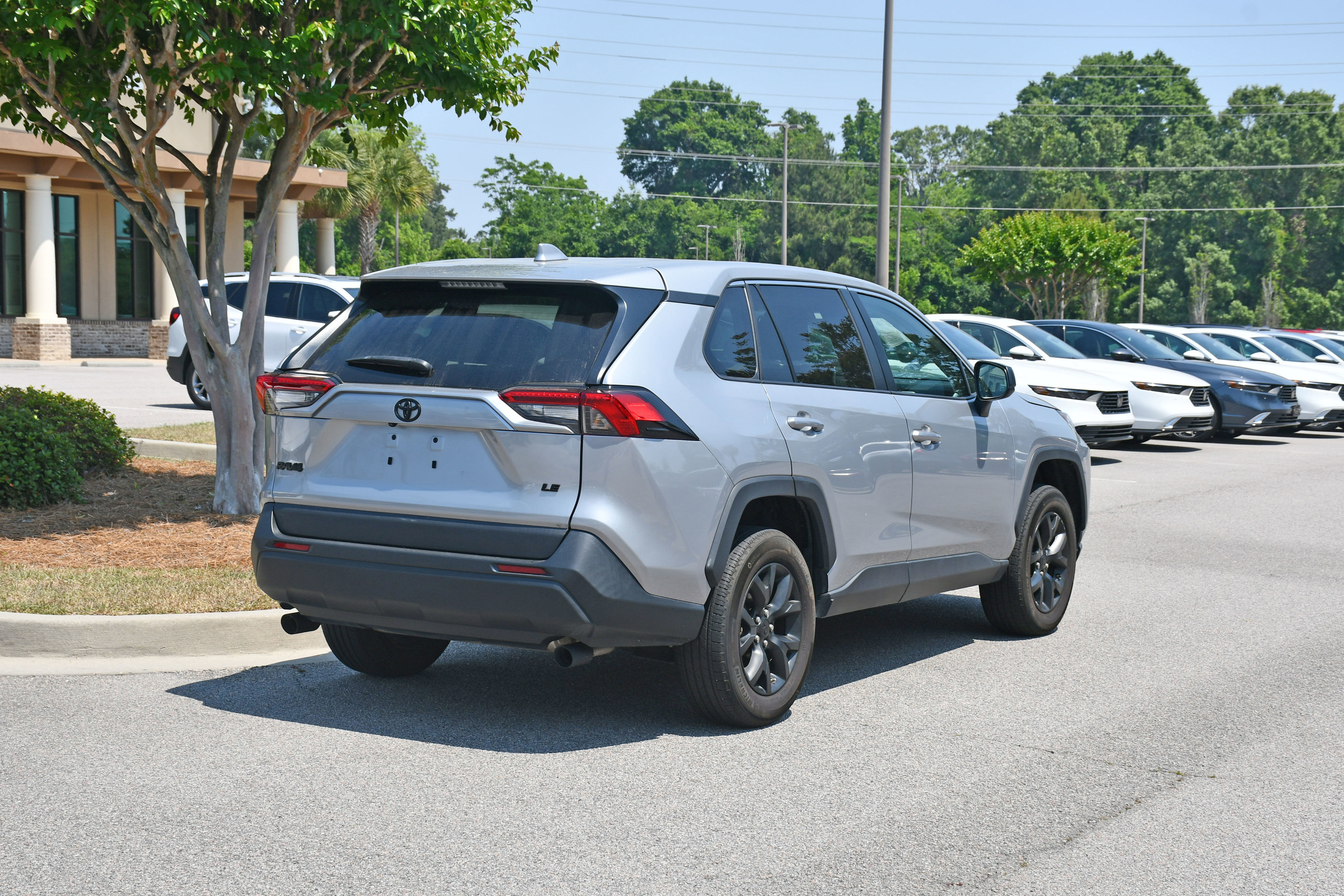 Used 2023 Toyota RAV4 LE FWD image 4