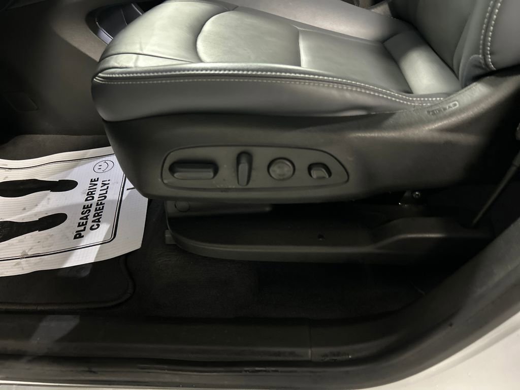 Used 2024 Buick Enclave Premium image 13