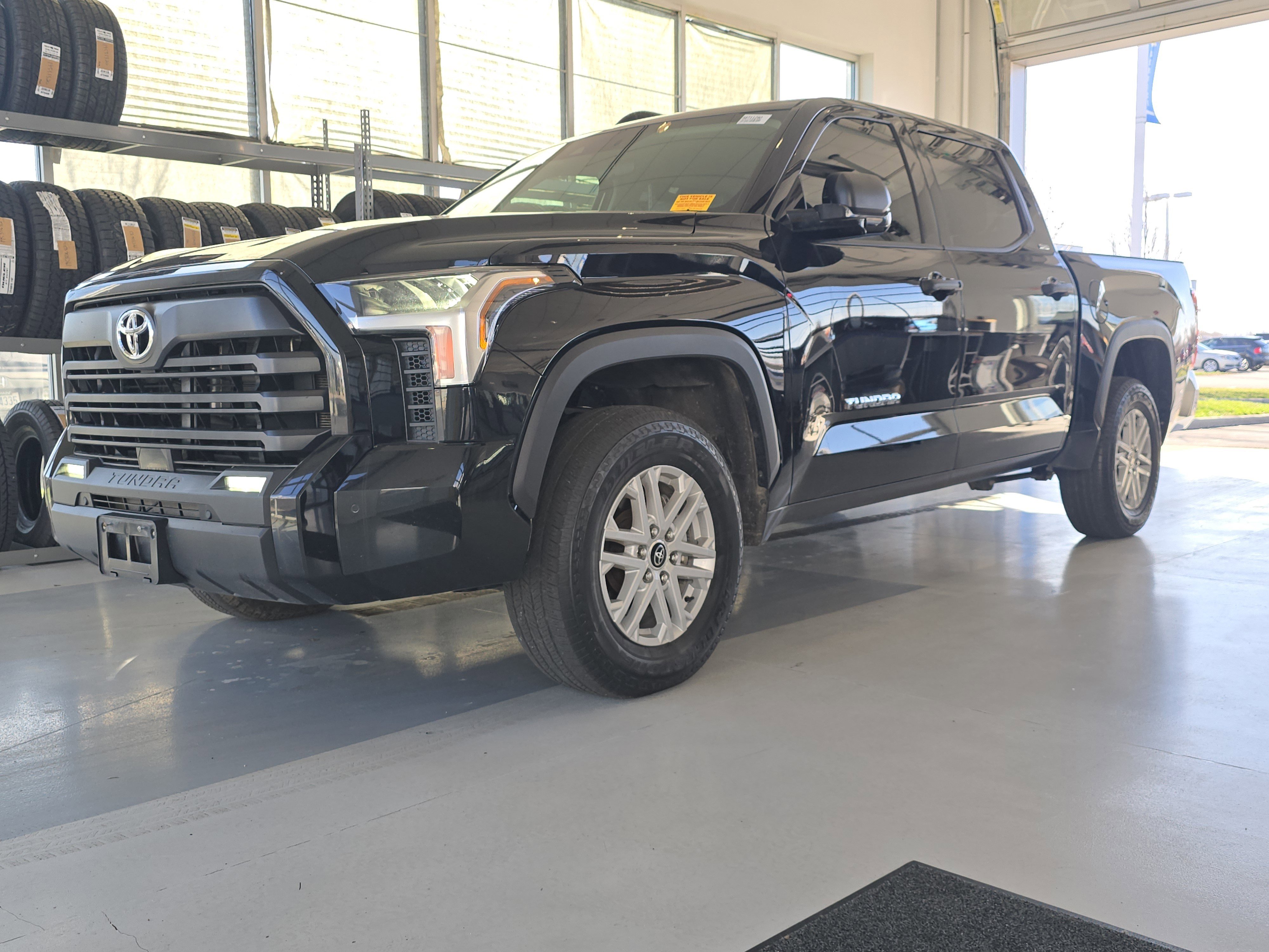 Used 2022 Toyota Tundra SR5 w/ SR5 Convenience Package image 4