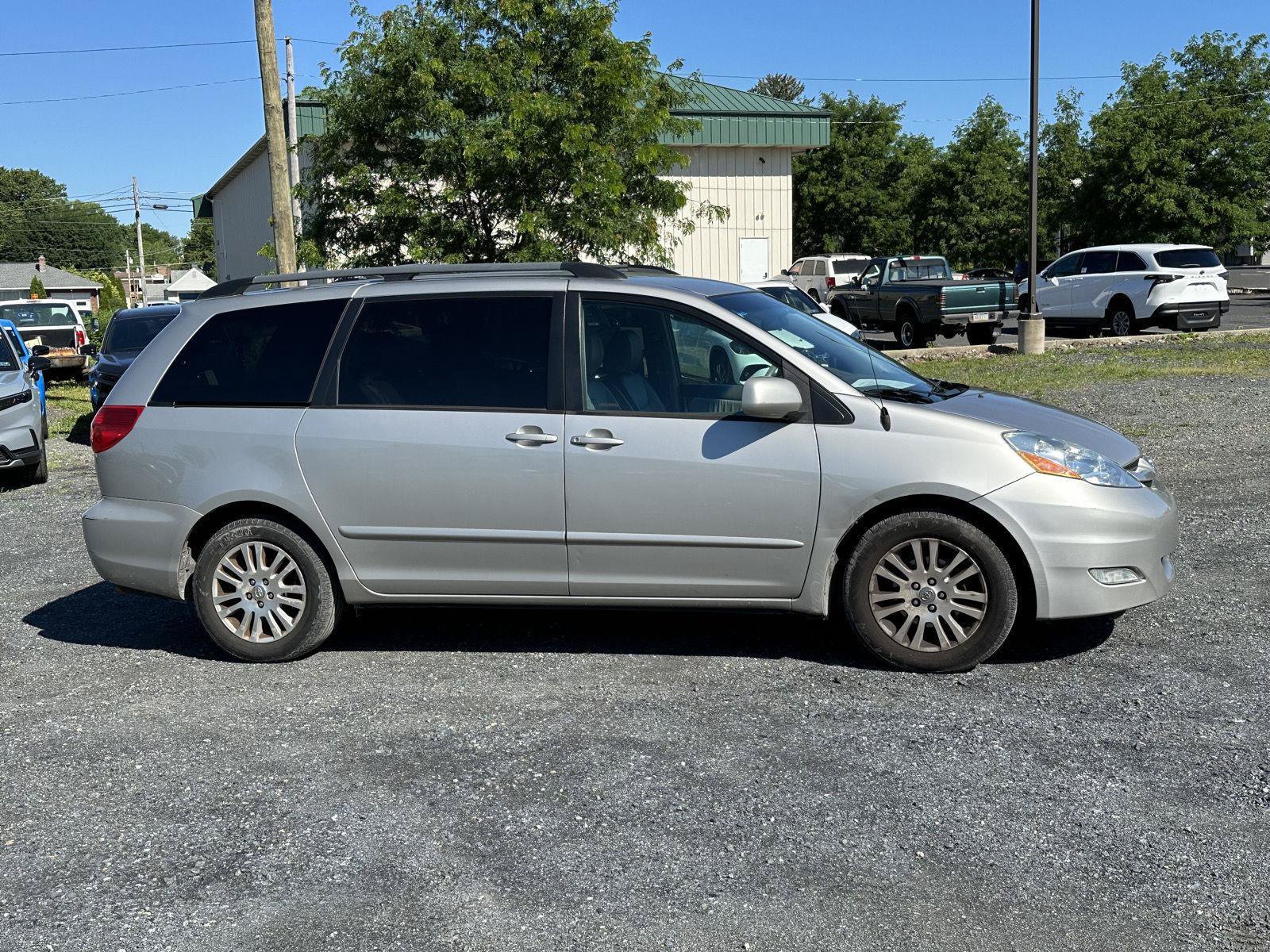Used 2010 Toyota Sienna XLE FWD image 9