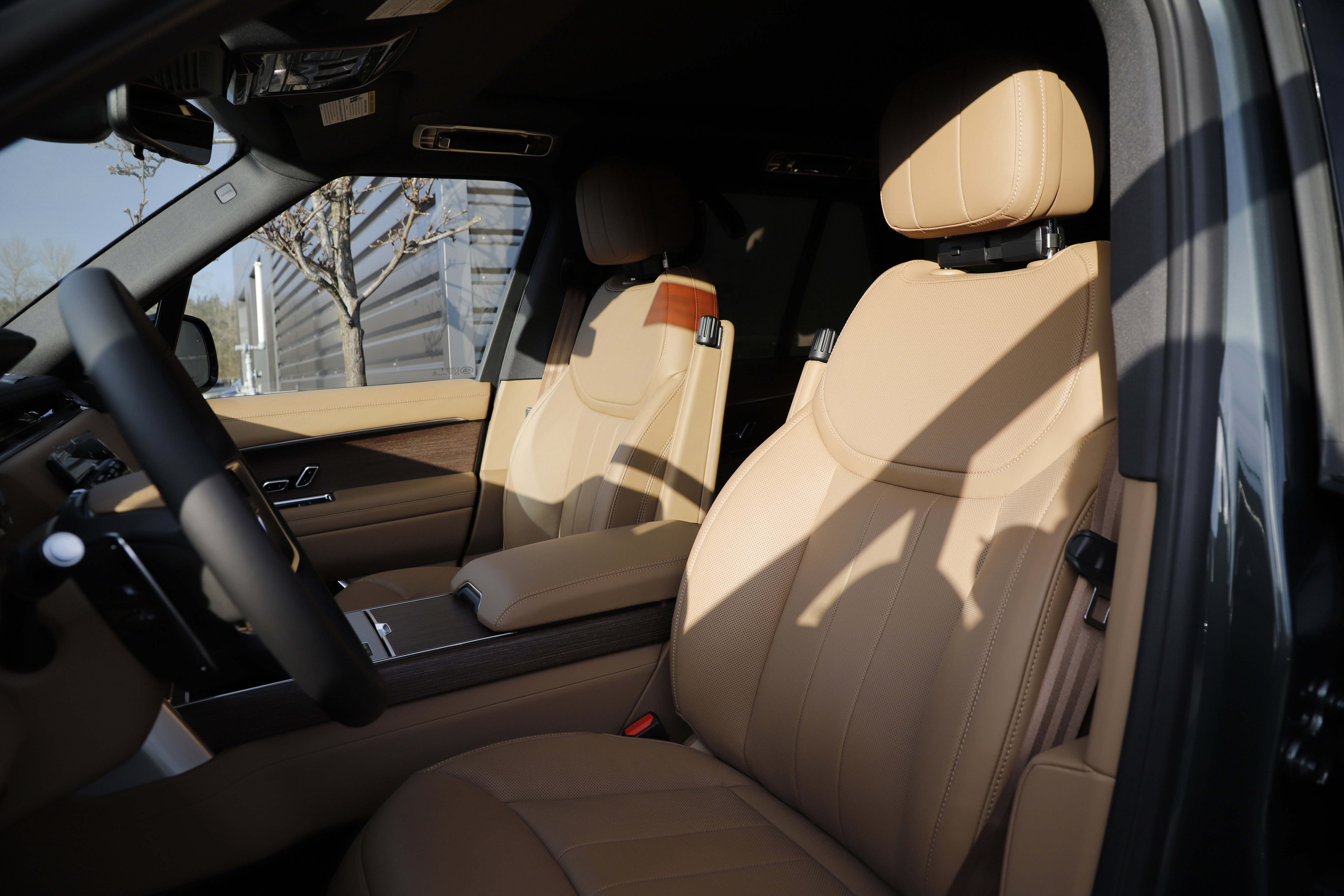 New 2026 Land Rover Range Rover SE image 17