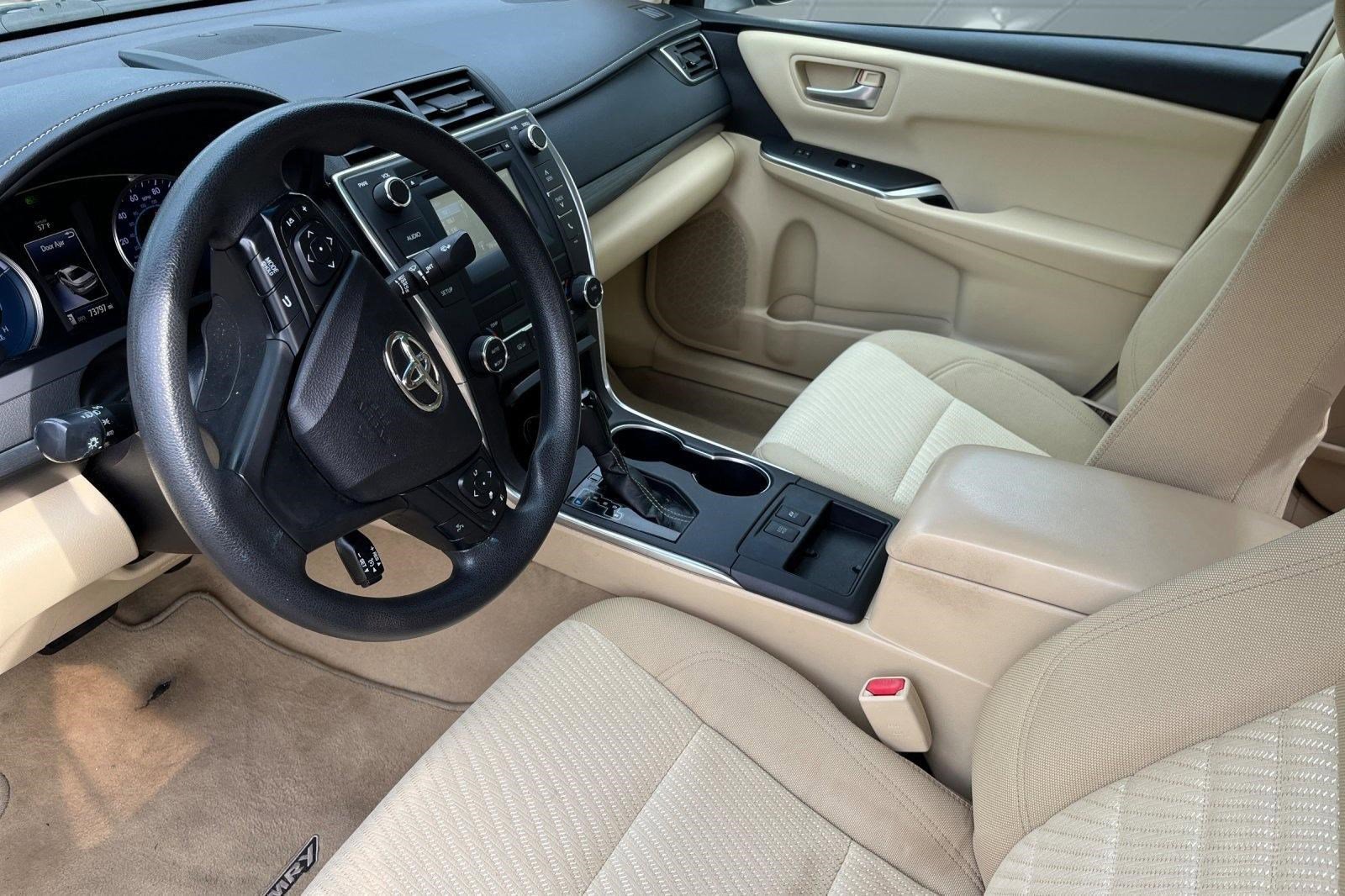 Used 2016 Toyota Camry LE image 3