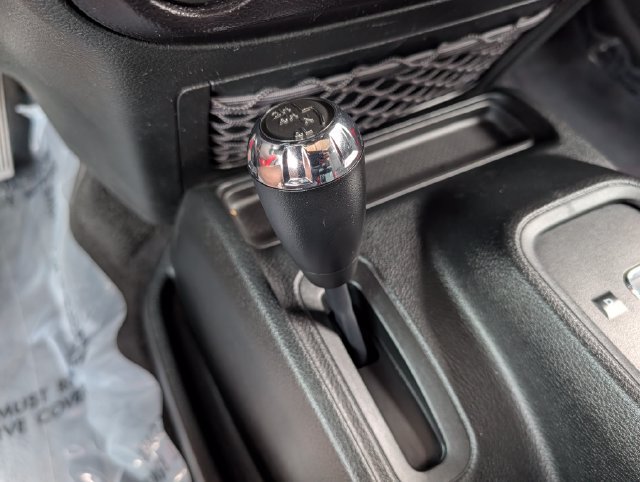 Used 2018 Jeep Wrangler Unlimited Sport S AWD/4WD image 25