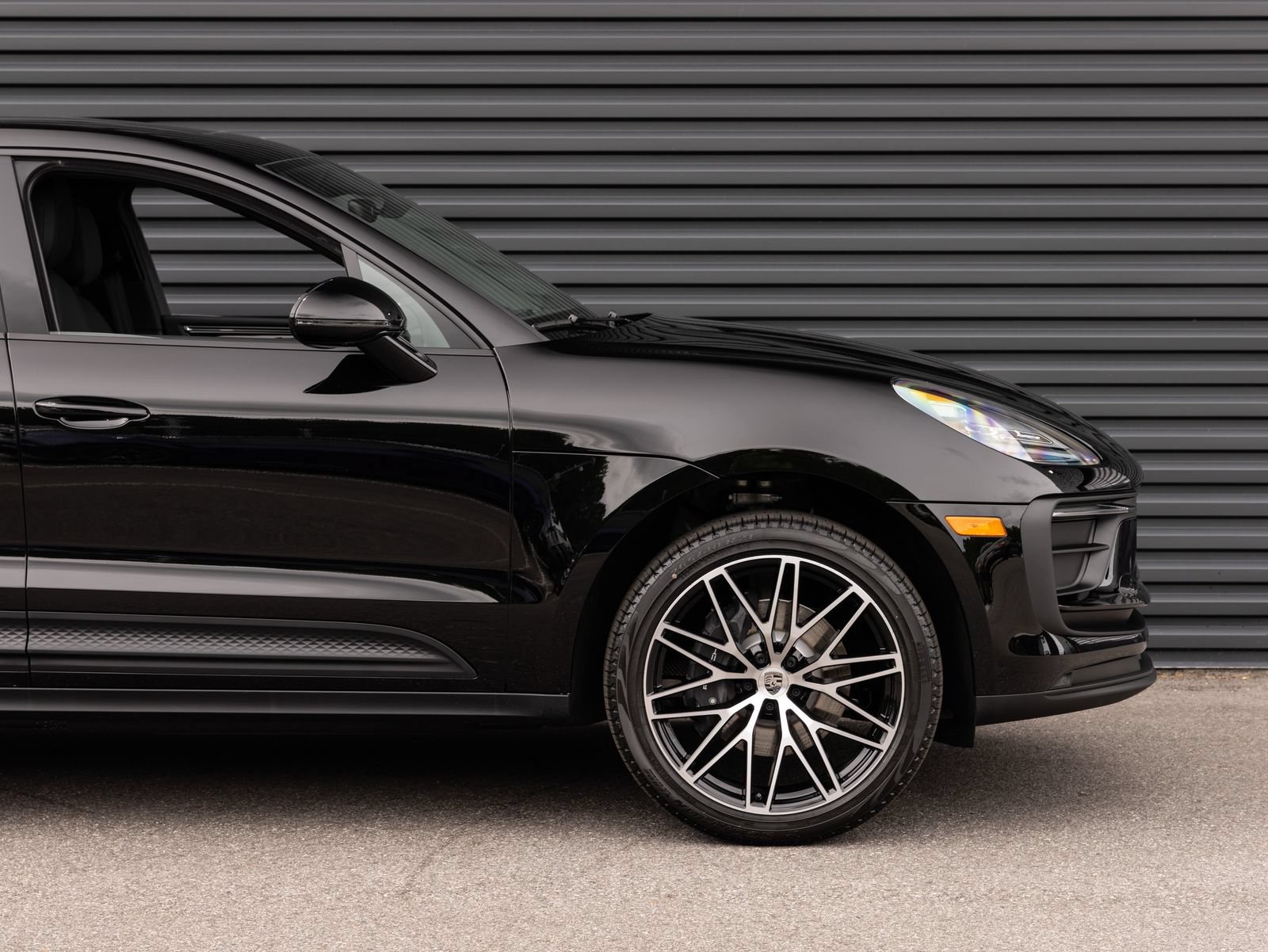 Certified 2026 Porsche Macan AWD/4WD image 9