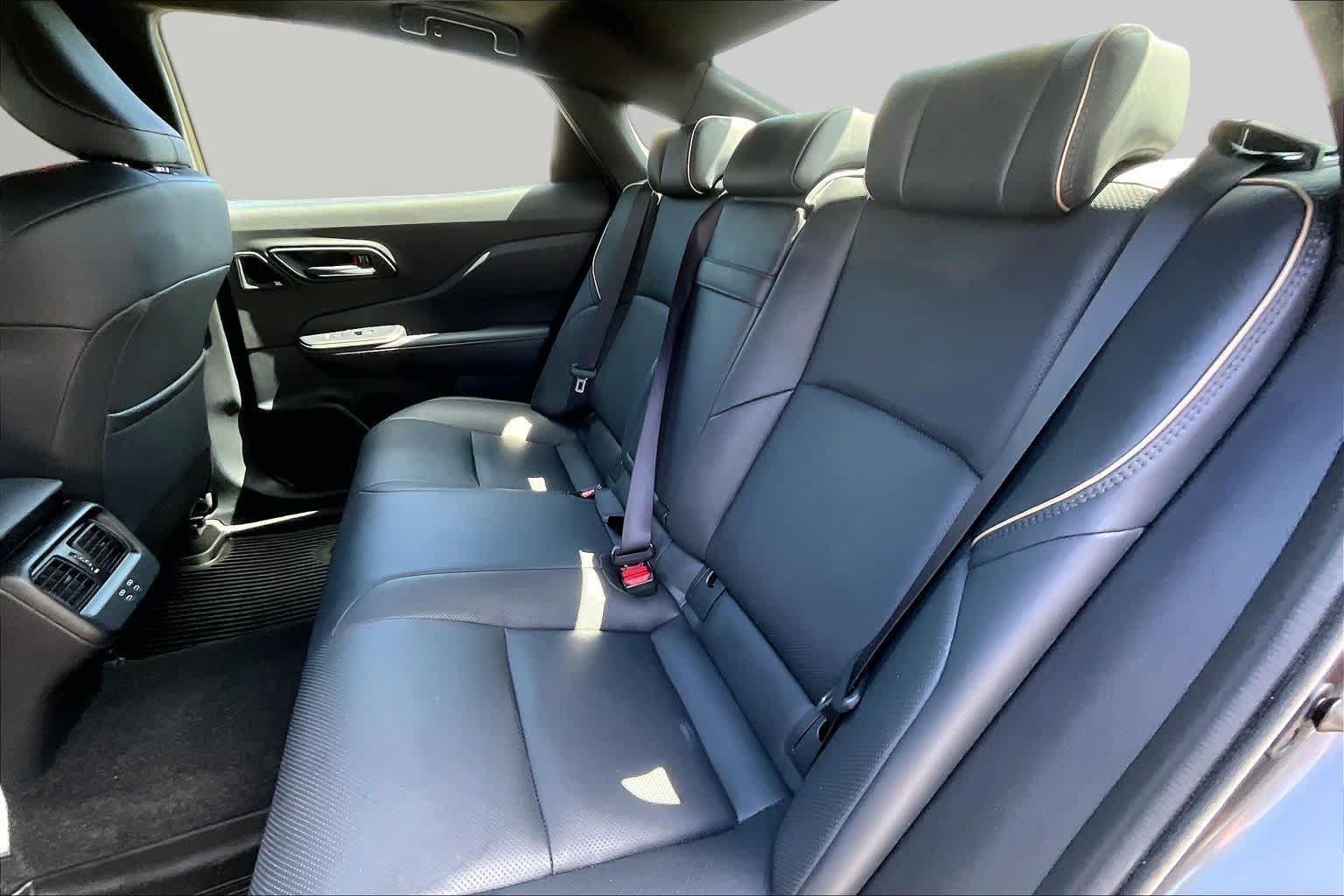 Used 2023 Toyota Crown AWD/4WD image 21