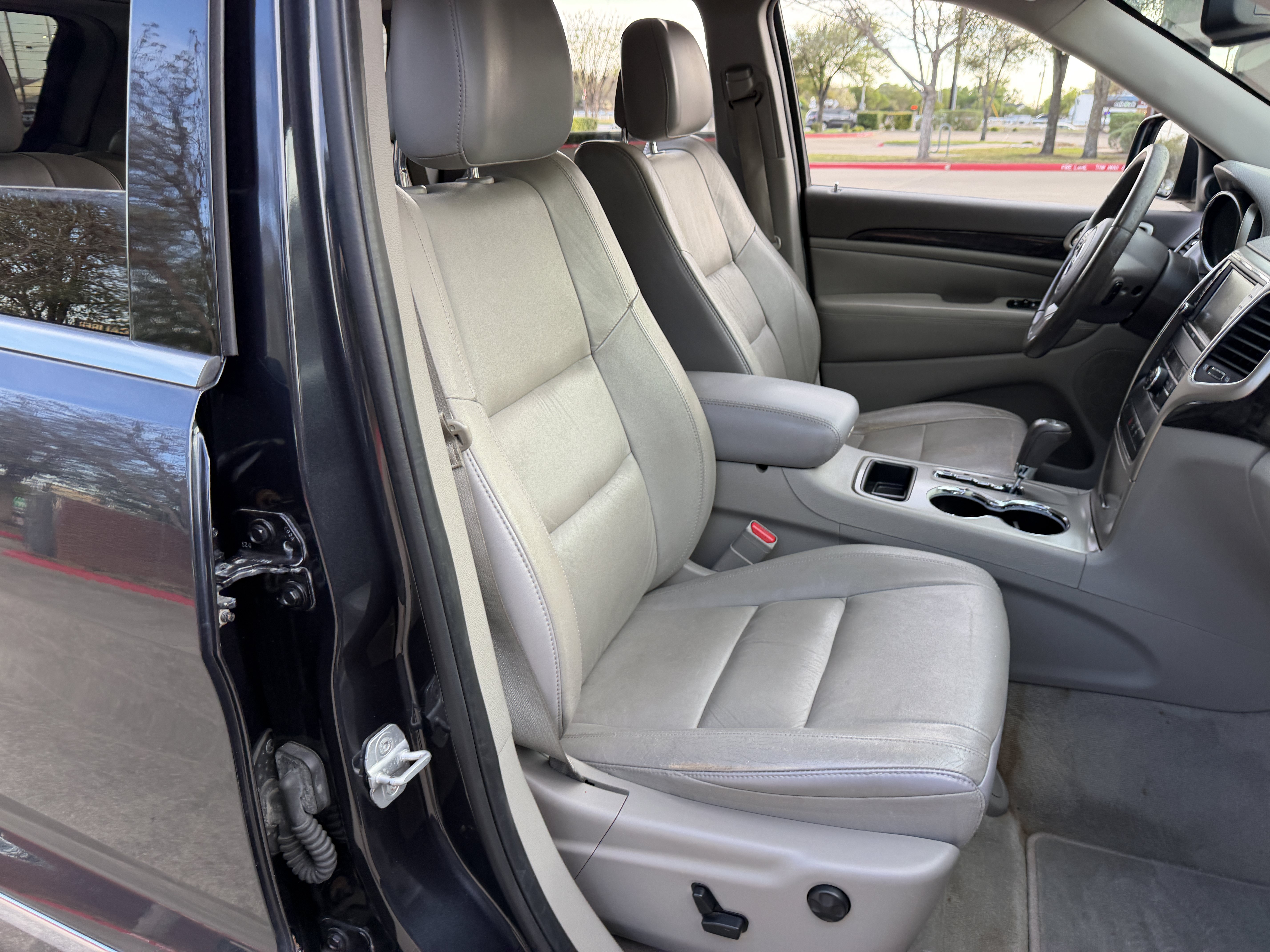 Used 2012 Jeep Grand Cherokee Laredo RWD image 10