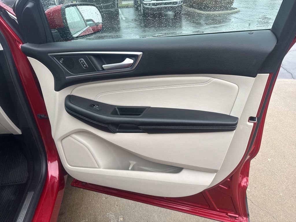 Certified 2022 Ford Edge Titanium w/ Class II Trailer Tow Package image 37