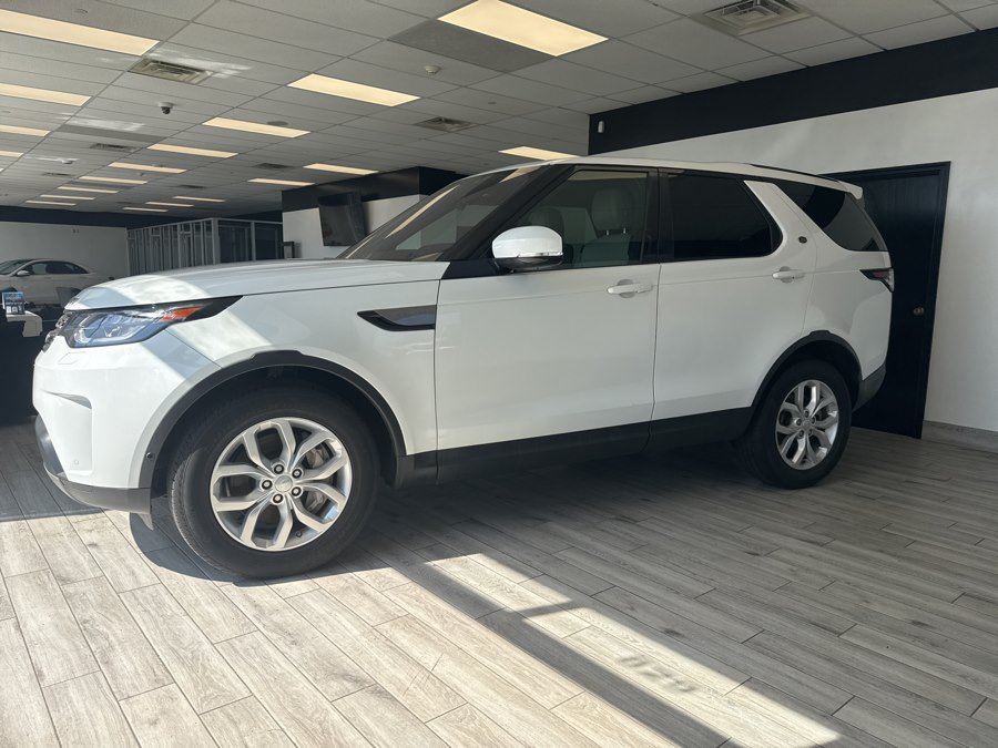 Used 2020 Land Rover Discovery SE AWD/4WD image 1