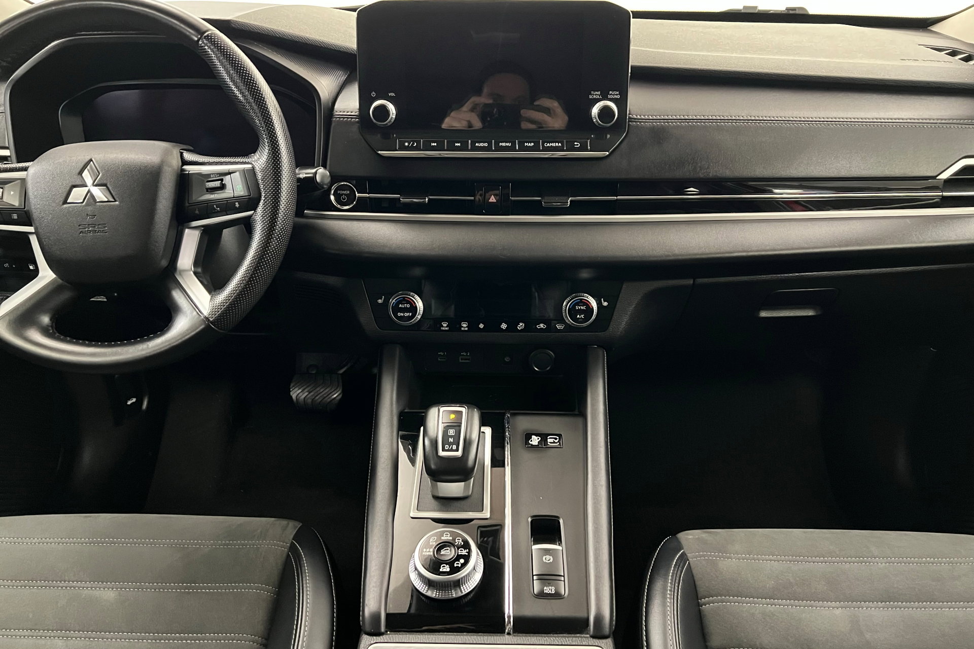 Used 2023 Mitsubishi Outlander SE image 13