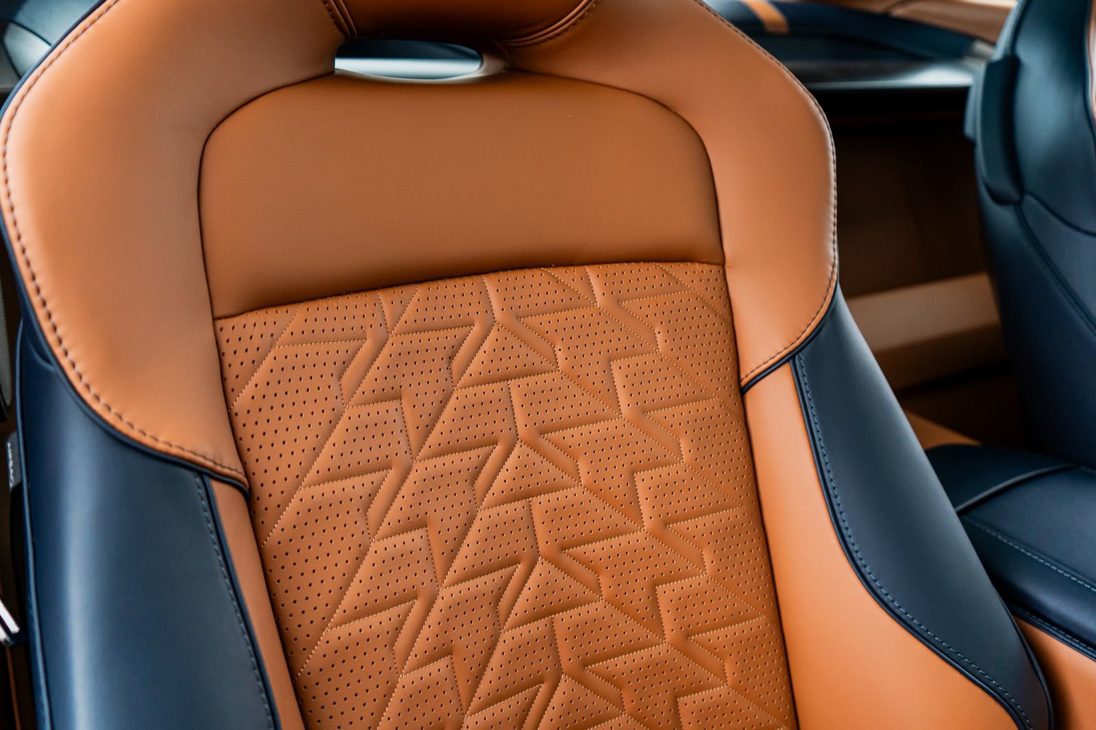 Used 2025 Aston Martin Vanquish V12 image 44