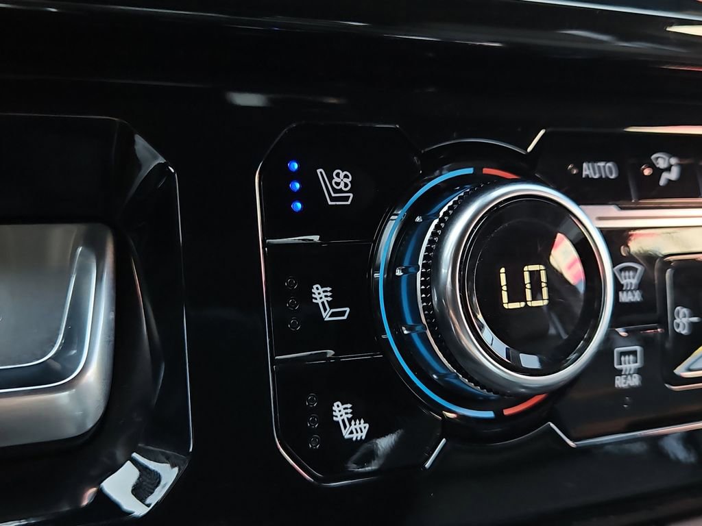 Used 2025 GMC Sierra 2500 AT4 image 25