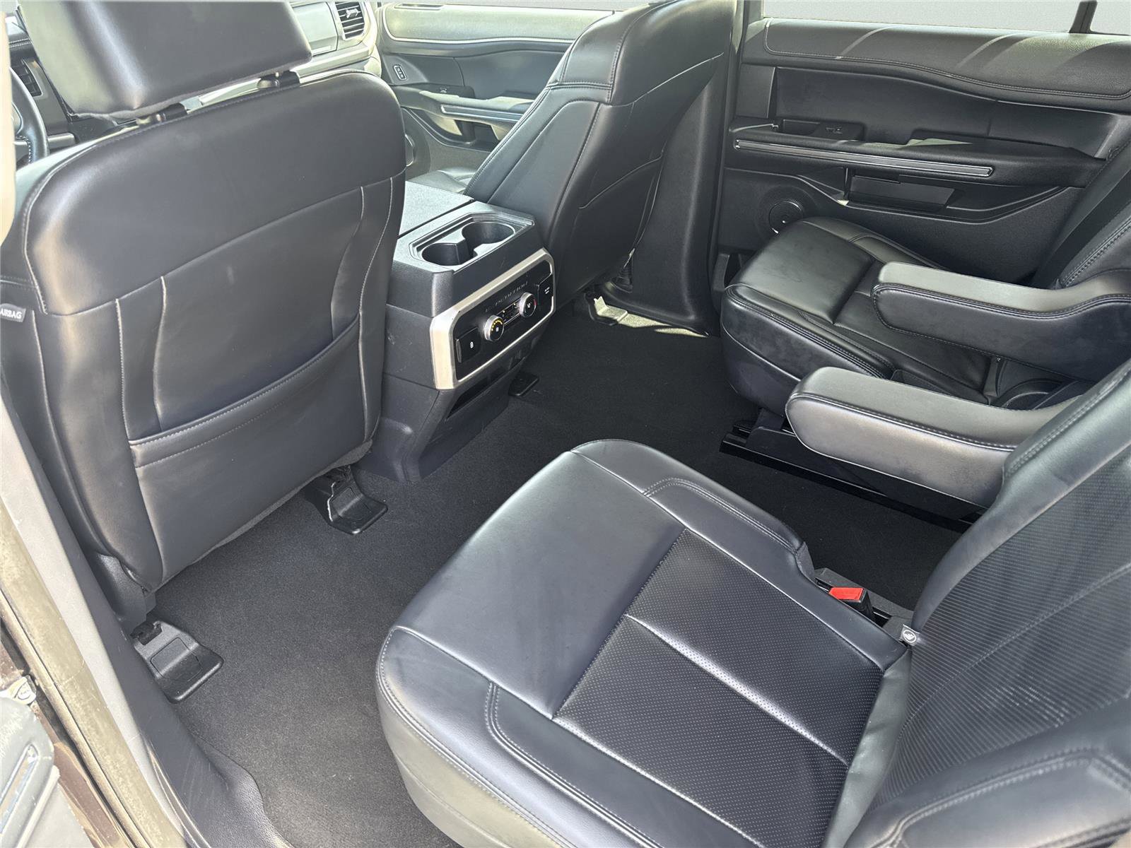 Used 2024 Ford Expedition XLT image 30