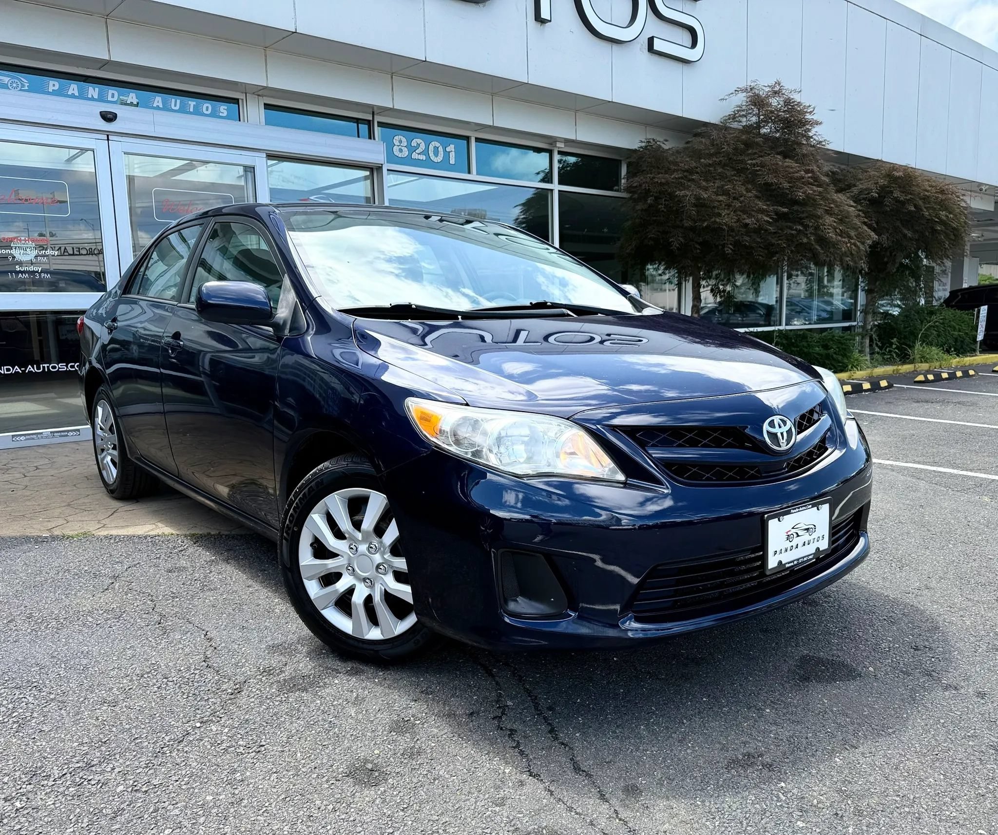 Used 2012 Toyota Corolla LE FWD image 1