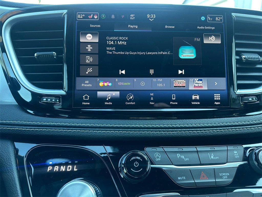 Certified 2025 Chrysler Pacifica Limited image 20