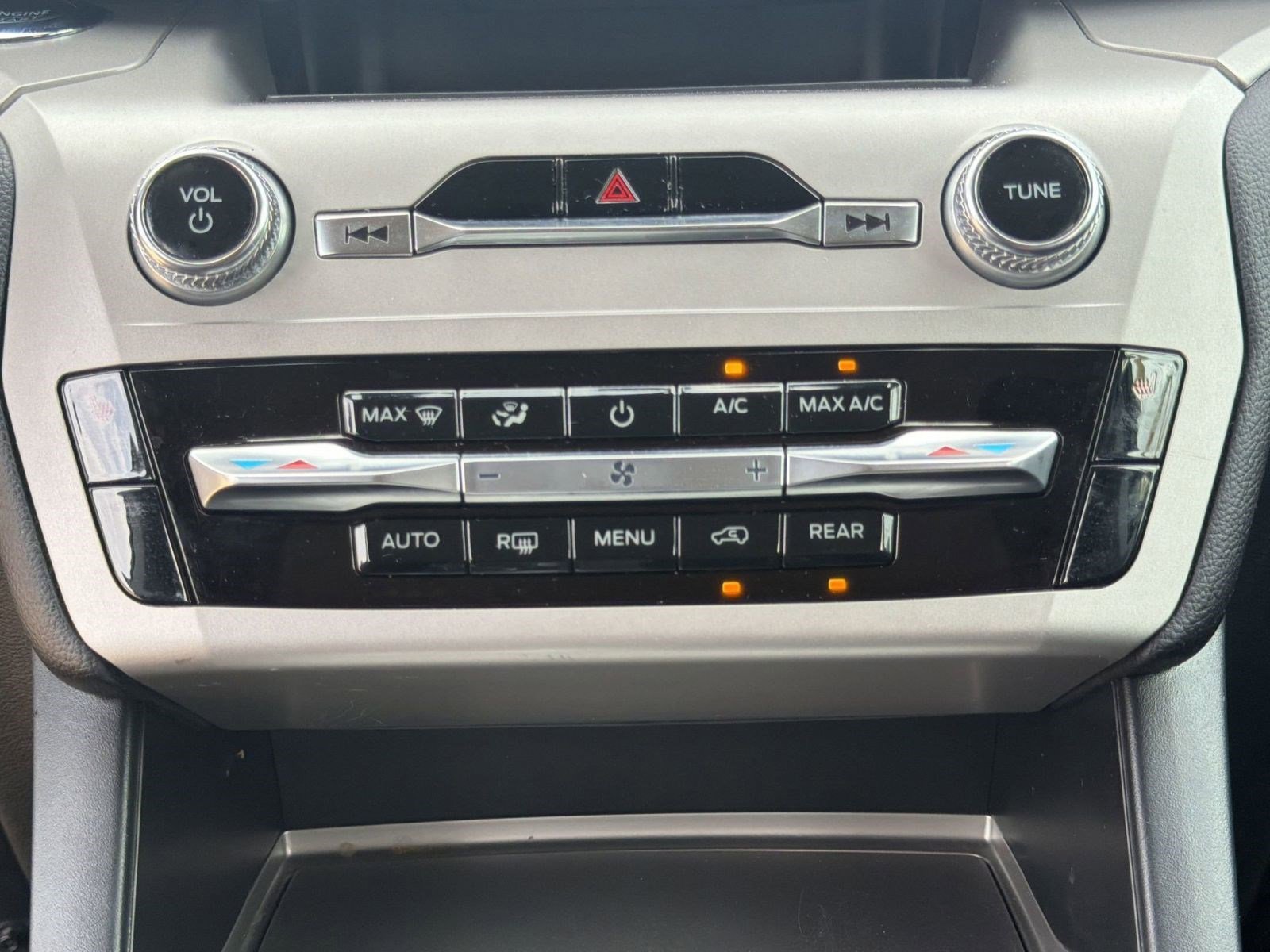 Used 2022 Ford Explorer XLT image 16