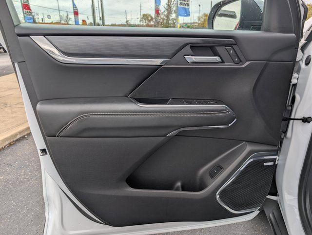 Used 2025 GMC Acadia Elevation image 9