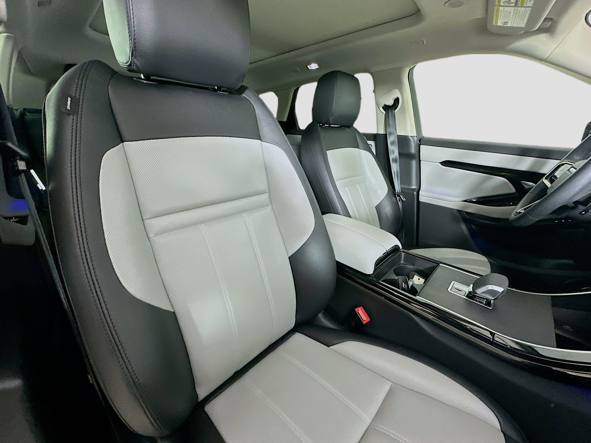 Used 2024 Land Rover Range Rover Evoque Dynamic SE image 39