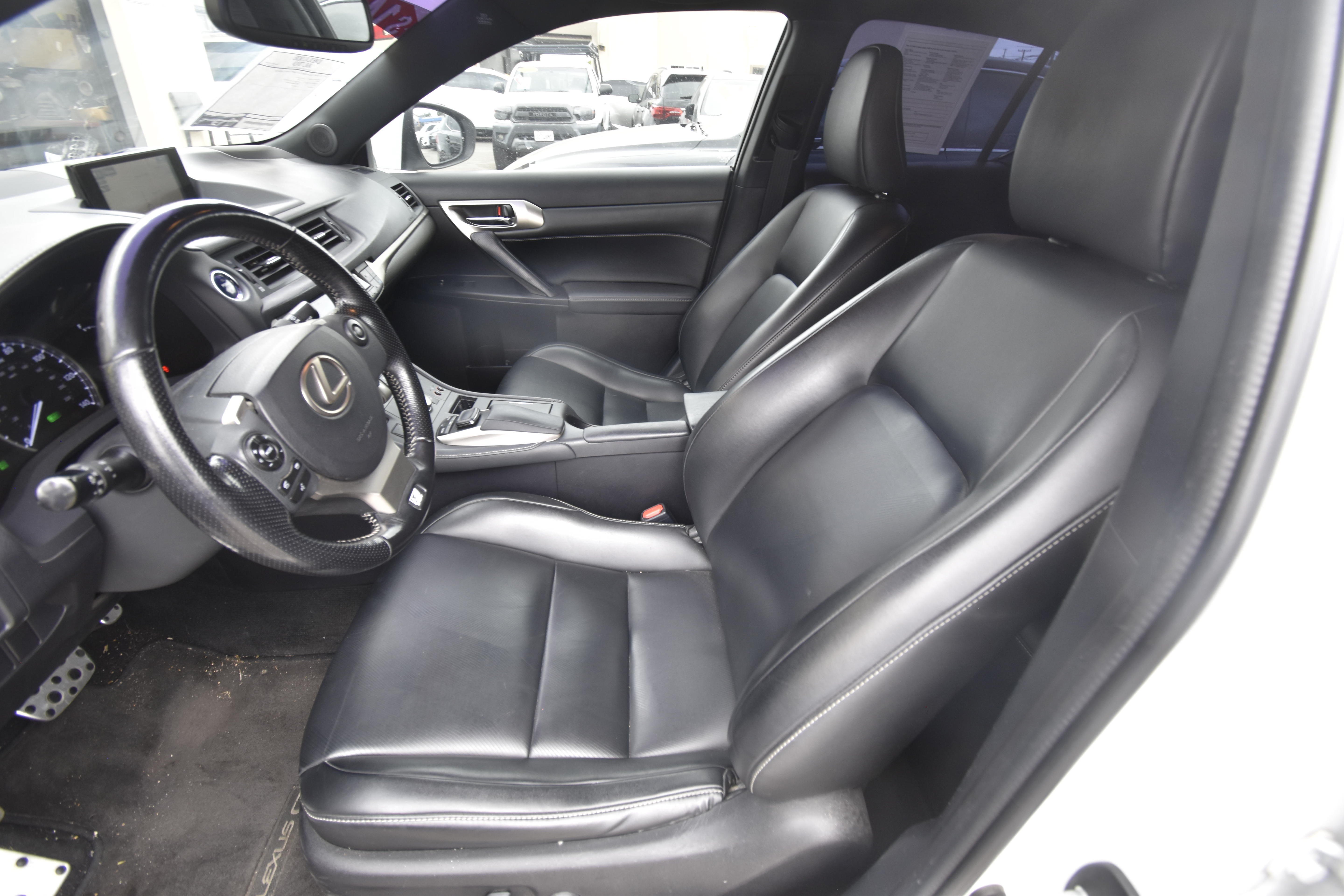 Used 2017 Lexus CT 200h w/ Navigation System Package FWD image 8