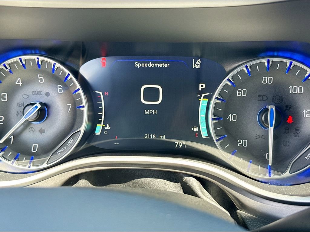 Used 2026 Chrysler Pacifica Select image 13