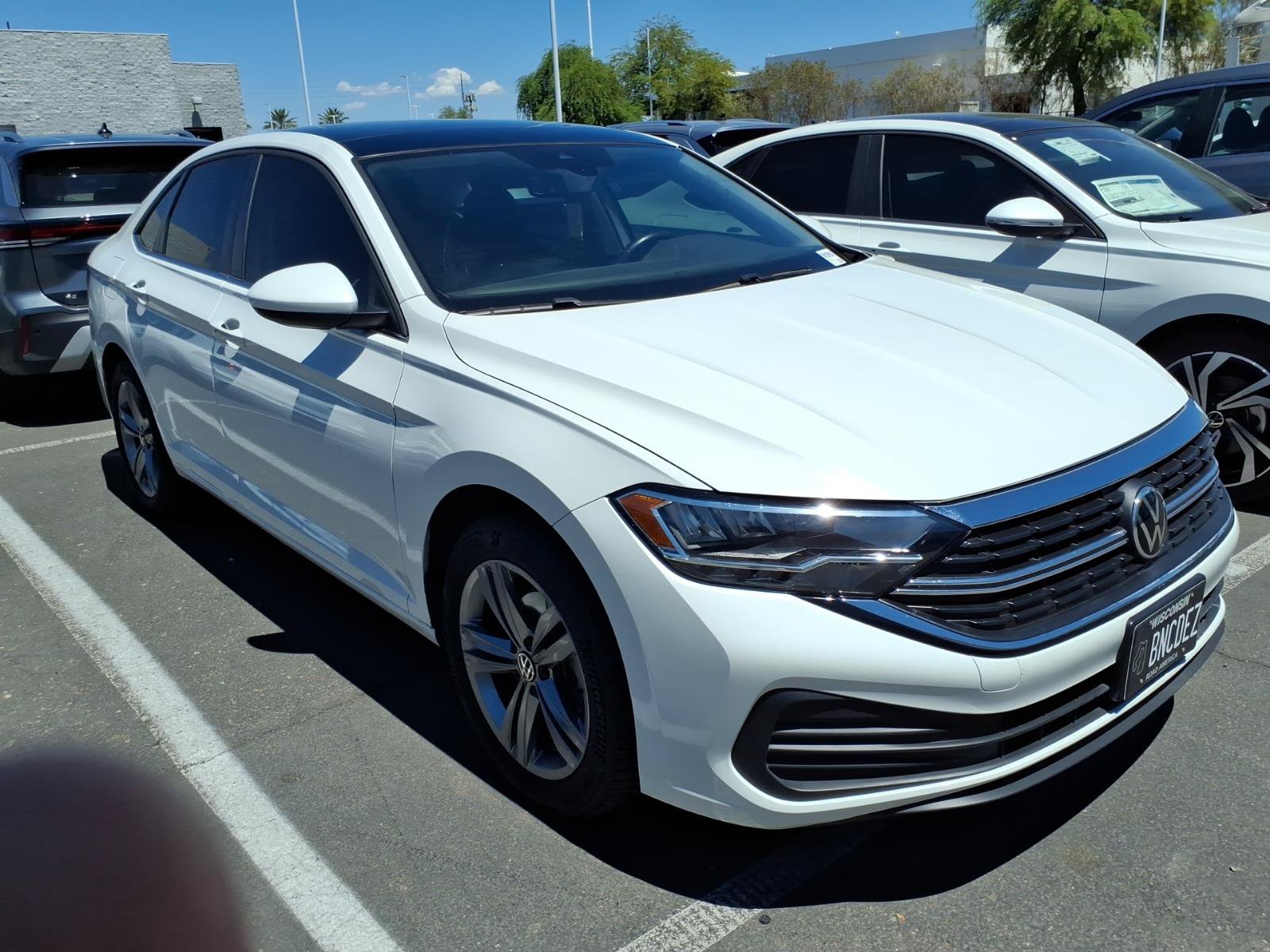 Certified 2023 Volkswagen Jetta SE FWD image 3