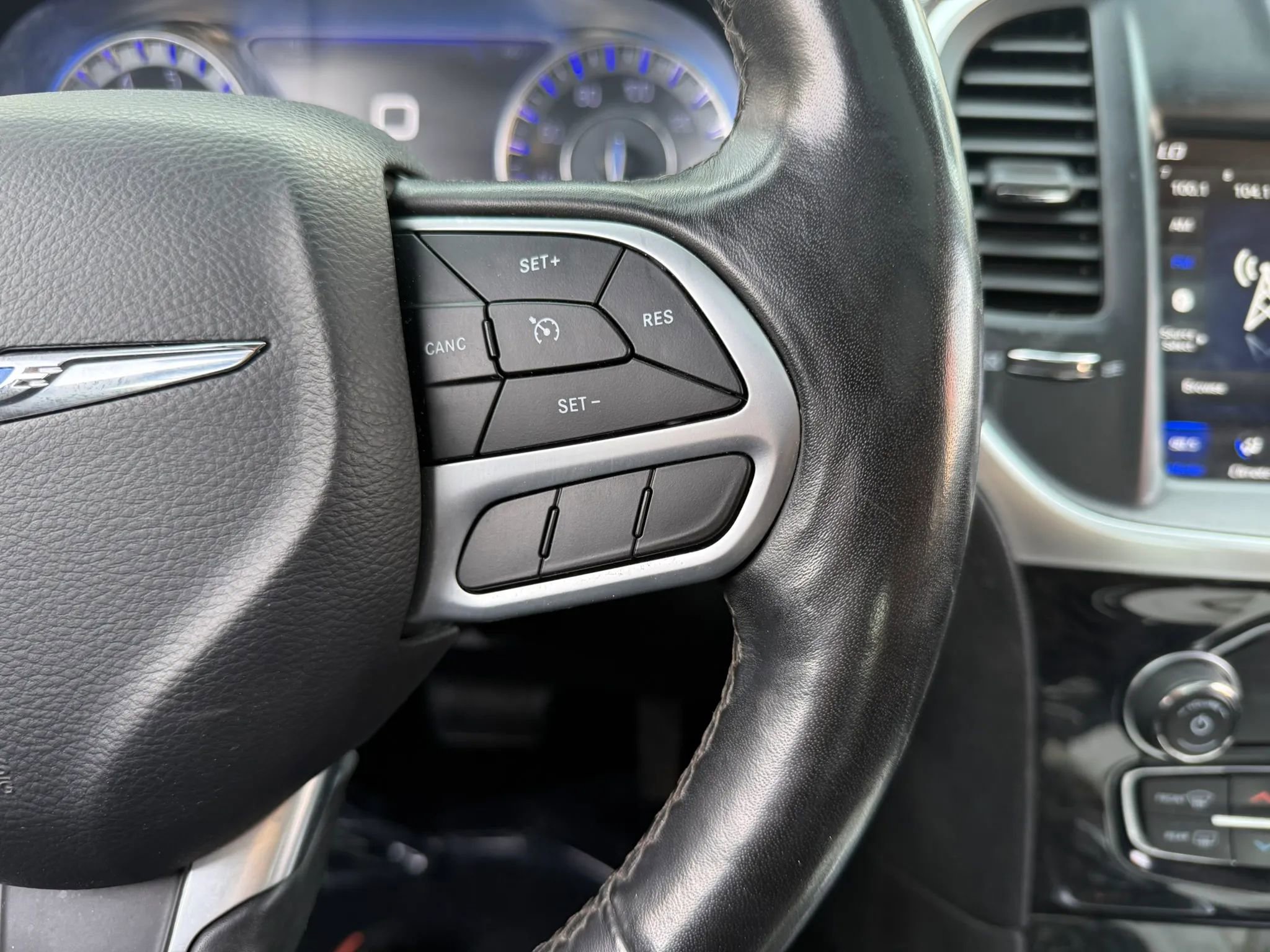 Used 2020 Chrysler 300 Limited image 20