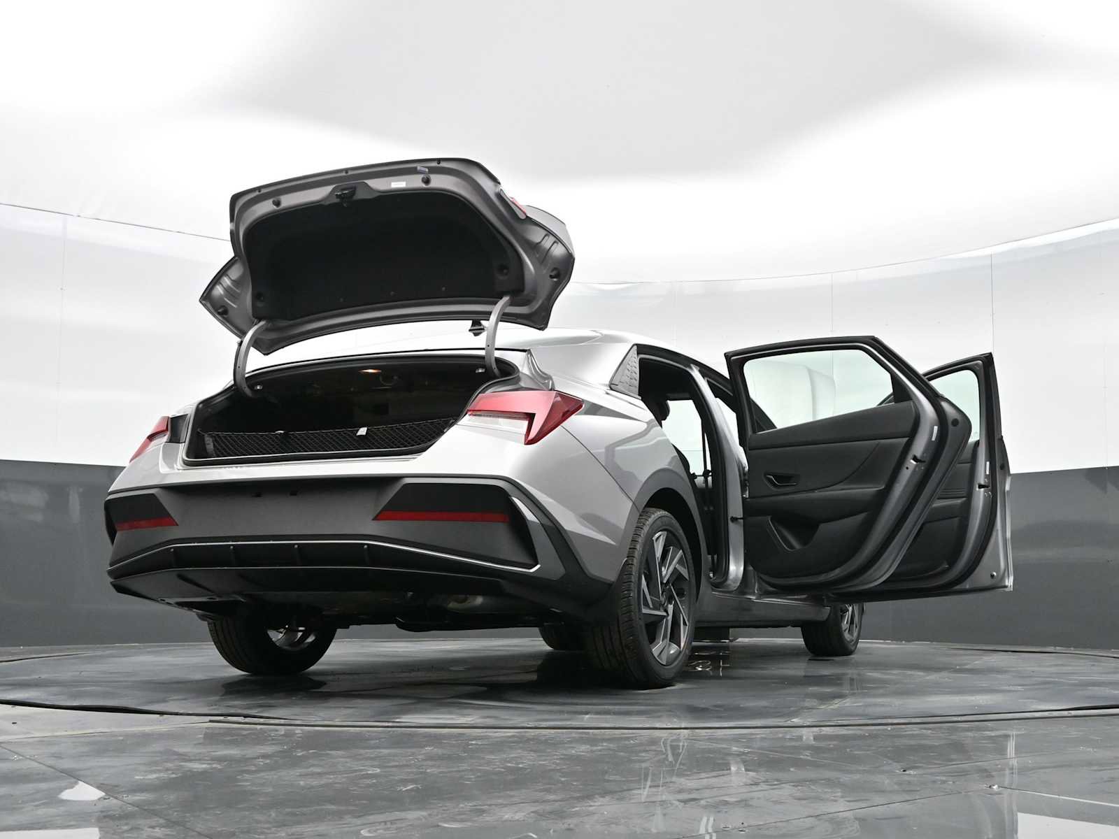 Certified 2025 Hyundai Elantra Sport image 58