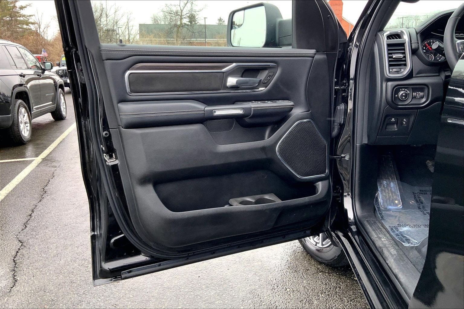 Used 2025 RAM 1500 Laramie AWD/4WD image 20