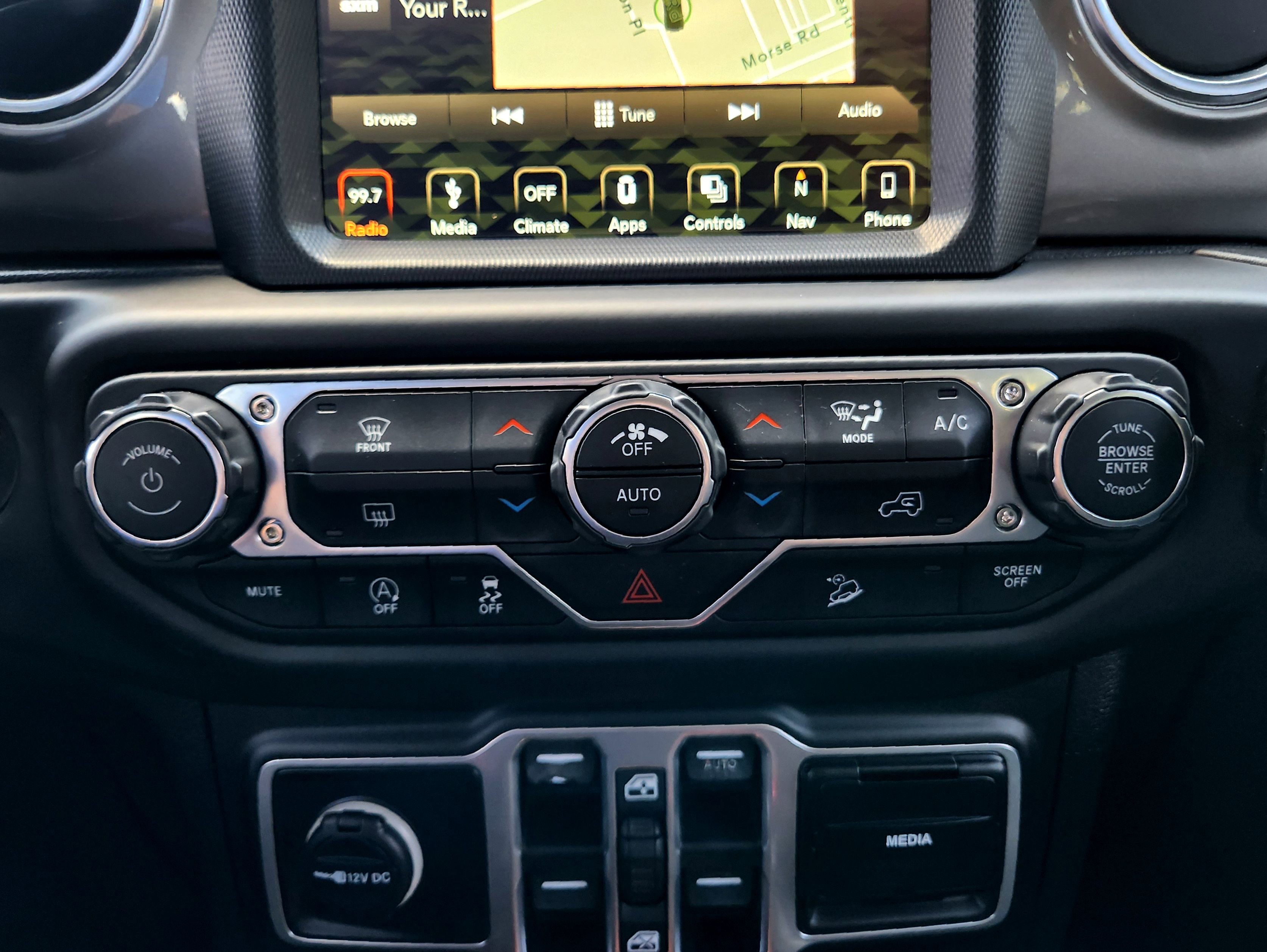 Used 2018 Jeep Wrangler Unlimited Sahara image 23