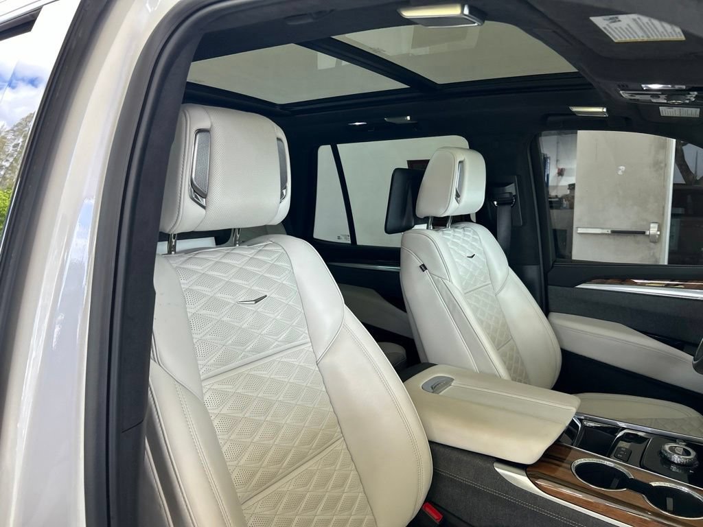 Used 2025 Cadillac Escalade Sport Platinum AWD/4WD image 33