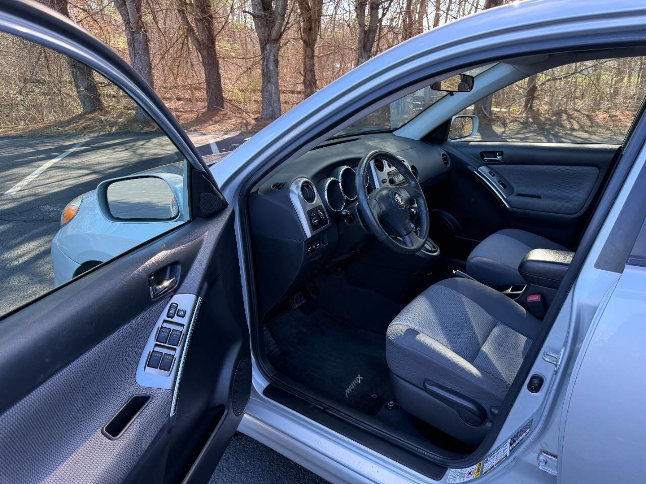 Used 2006 Toyota Matrix XR image 11