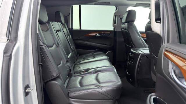 Used 2018 Cadillac Escalade ESV Luxury RWD image 18