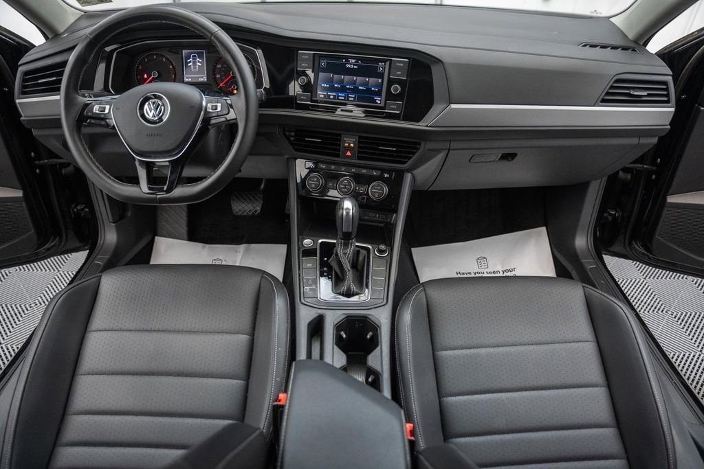 Used 2021 Volkswagen Jetta SE w/ SE Cold Weather Package FWD image 18