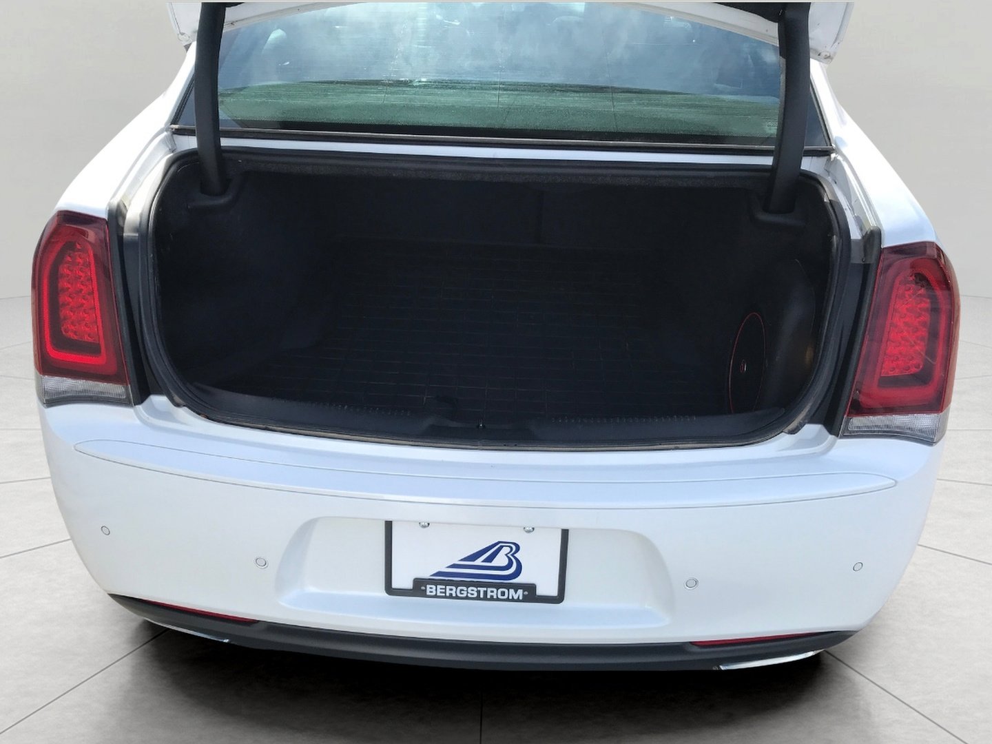 Used 2016 Chrysler 300 S w/ 300S Premium Group AWD/4WD image 15