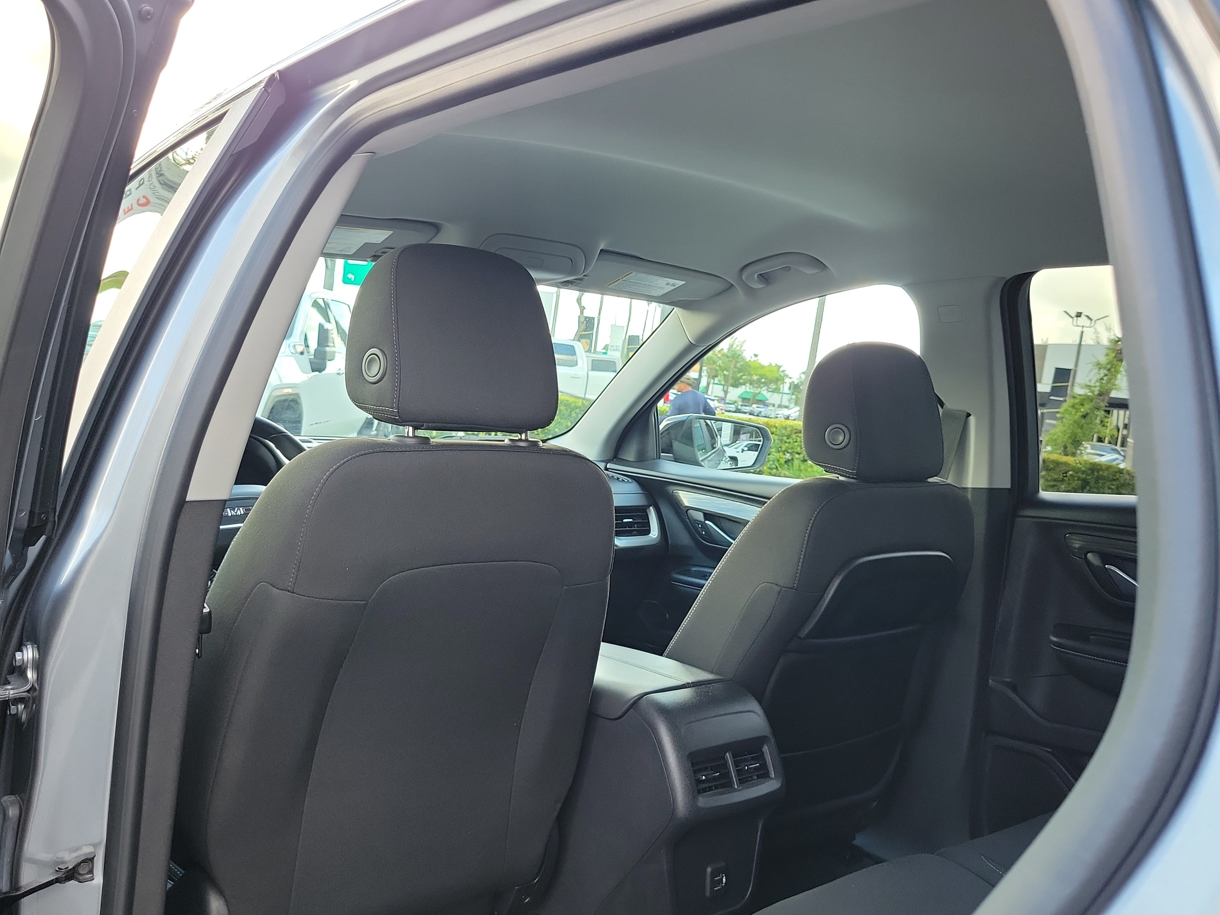 Used 2024 GMC Terrain SLE w/ Driver Convenience Package FWD image 14