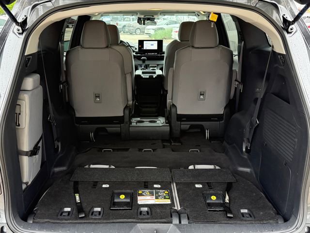 Used 2025 Toyota Sienna LE AWD/4WD image 26