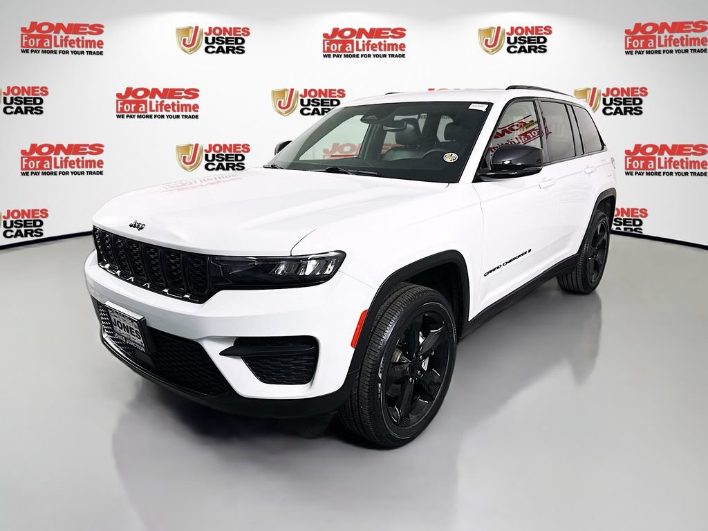 Used 2023 Jeep Grand Cherokee Altitude AWD/4WD image 13