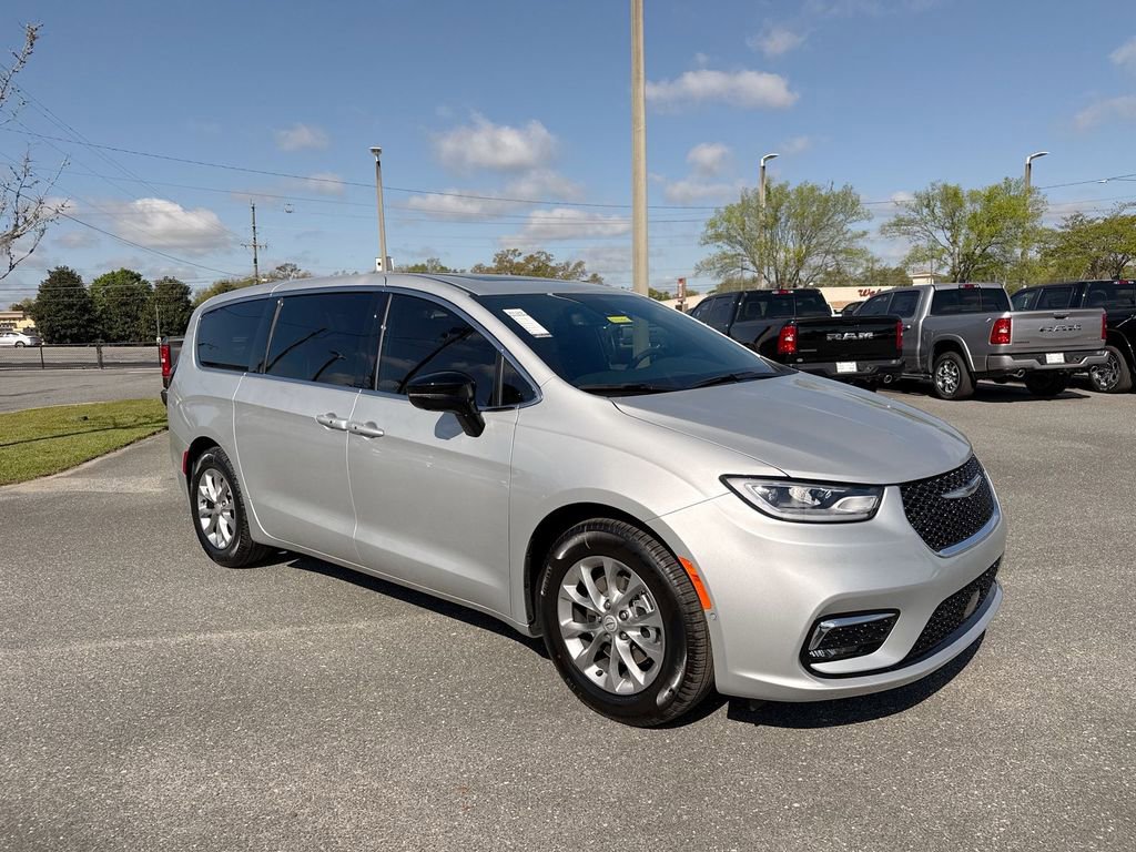 New 2026 Chrysler Pacifica Limited w/ Trailer Tow Group