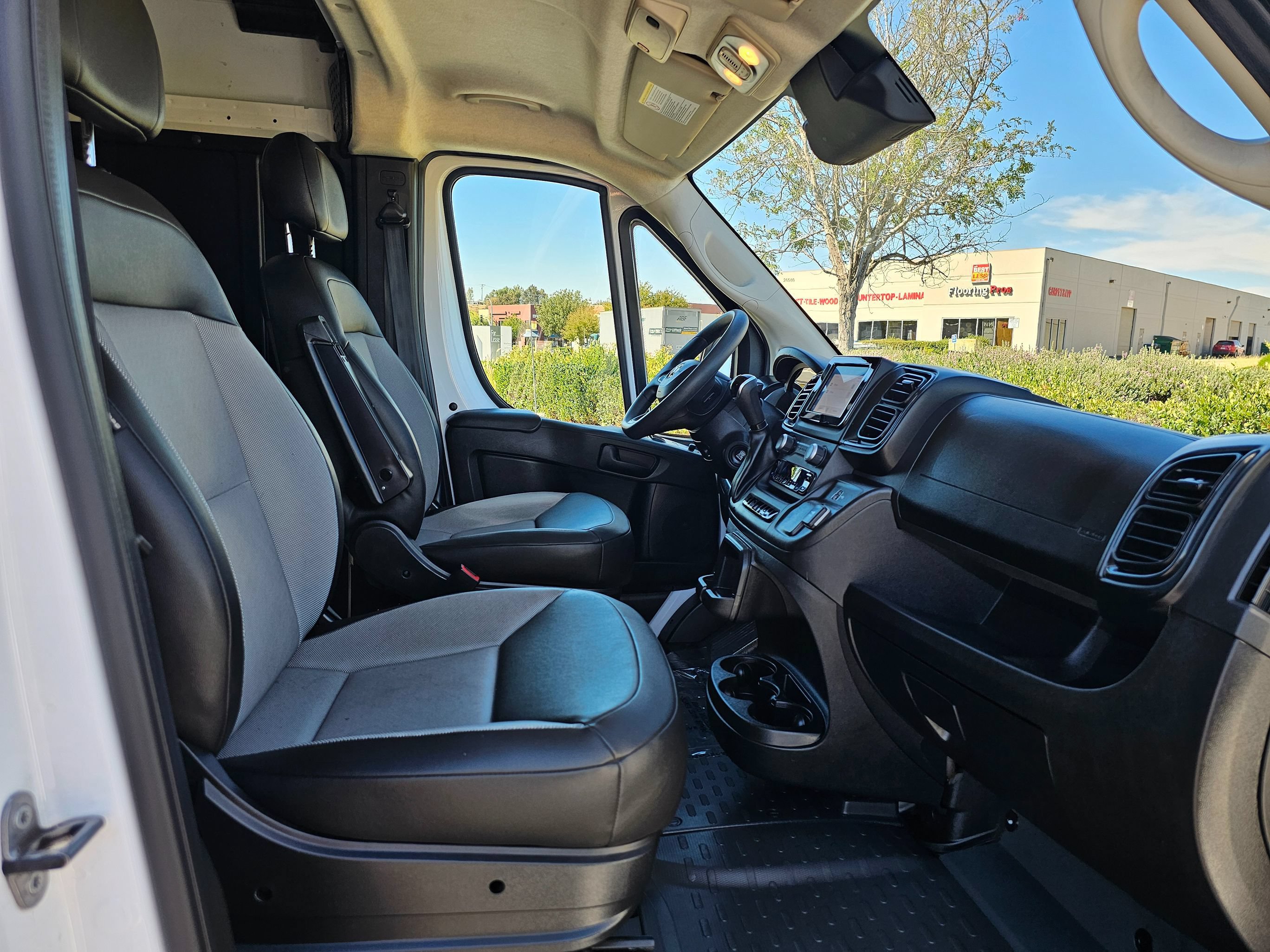 Used 2025 RAM ProMaster 2500 w/ Convenience Group FWD image 26