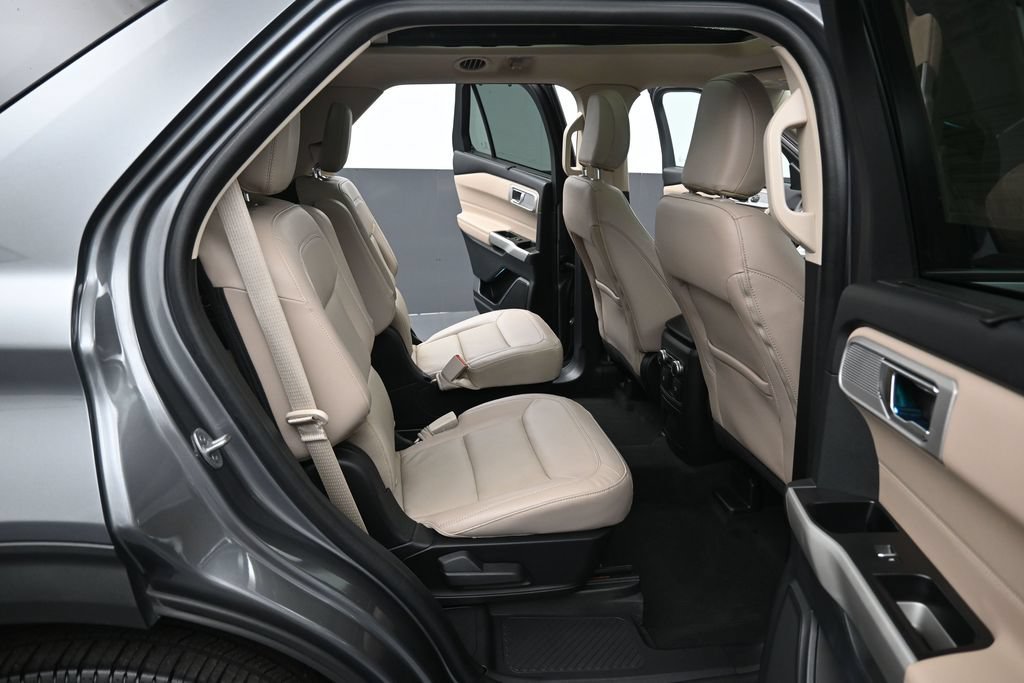 Used 2022 Ford Explorer Limited w/ Equipment Group 301A AWD/4WD image 36