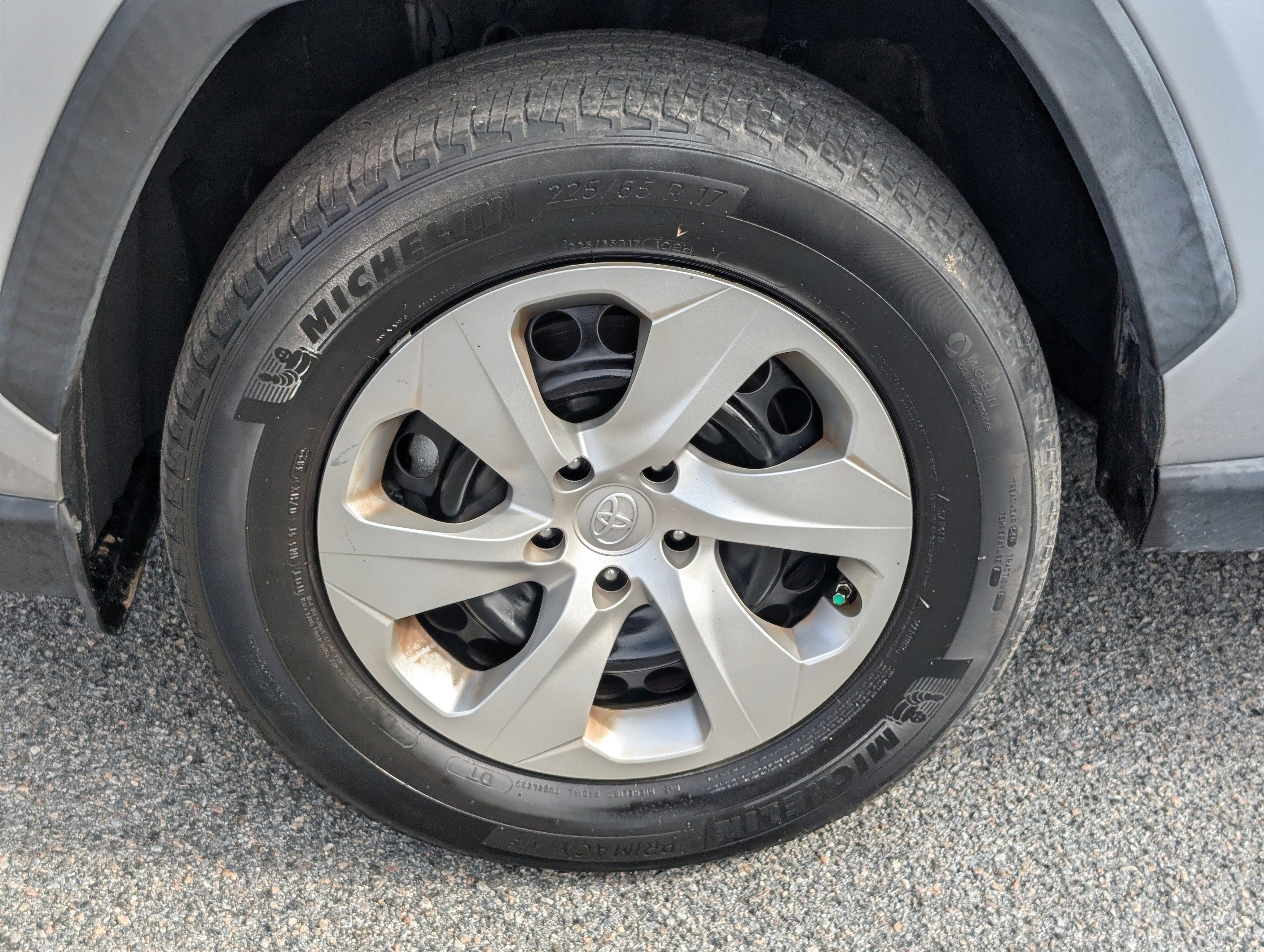 Used 2022 Toyota RAV4 LE image 13