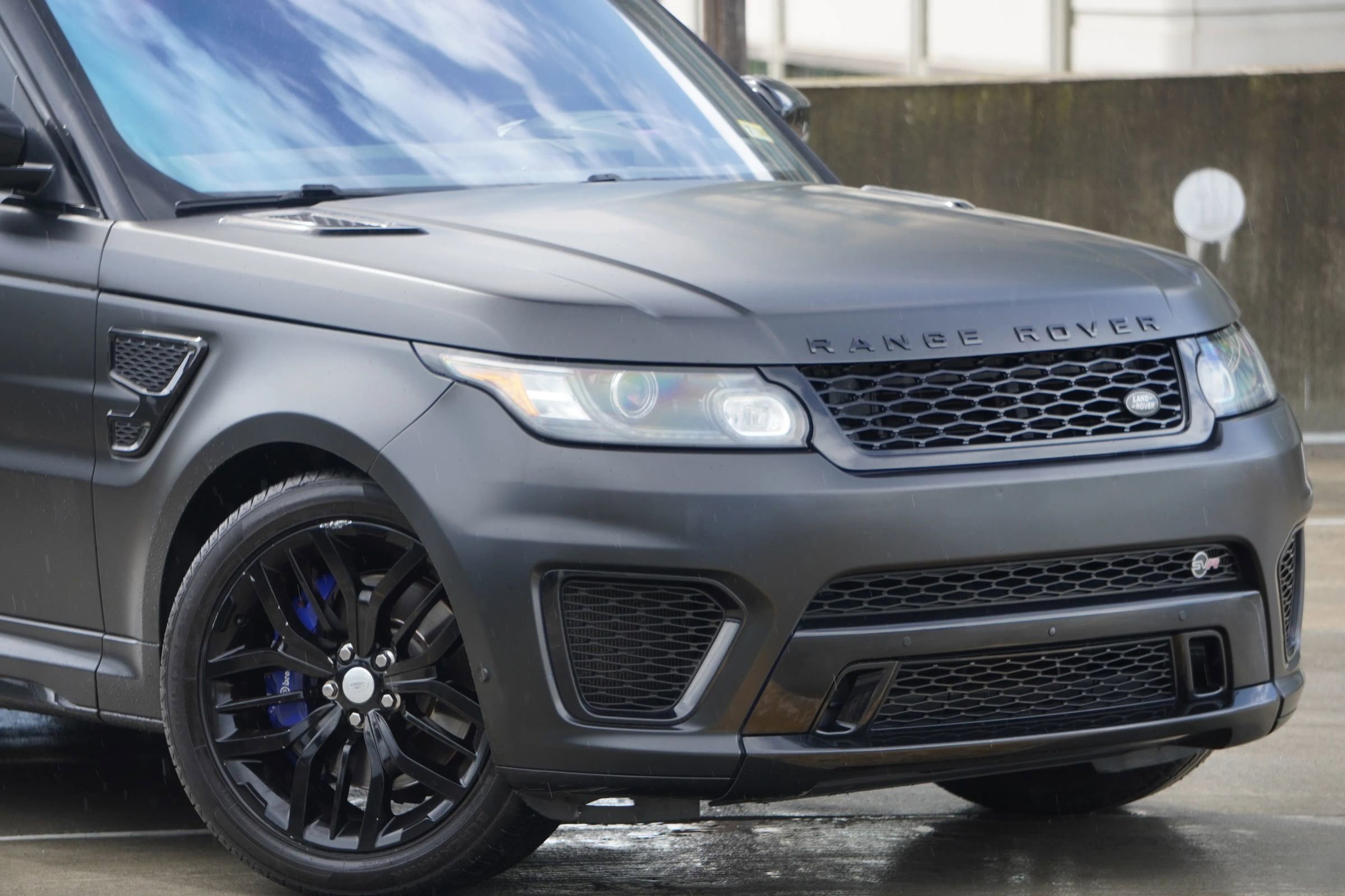 Used 2017 Land Rover Range Rover Sport SVR image 24