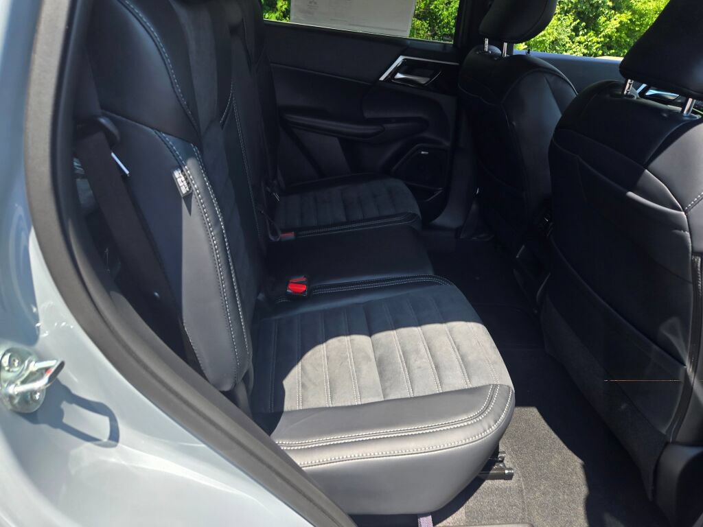 New 2026 Mitsubishi Outlander SE AWD/4WD image 8