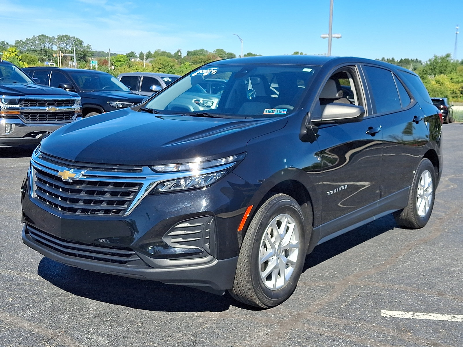 Certified 2022 Chevrolet Equinox LS w/ LS Convenience Package AWD/4WD image 3