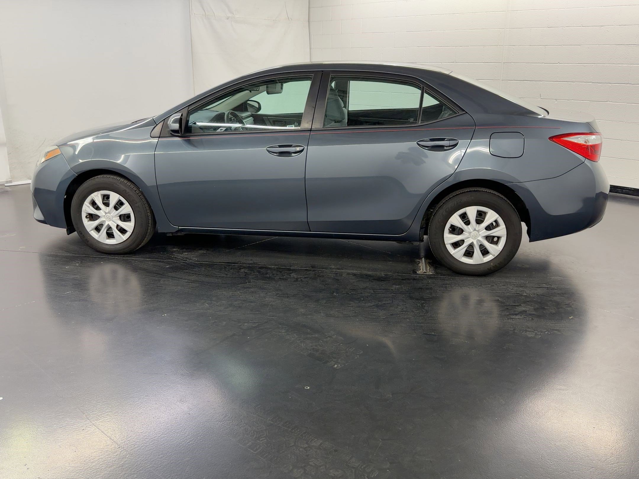 Used 2014 Toyota Corolla L image 2