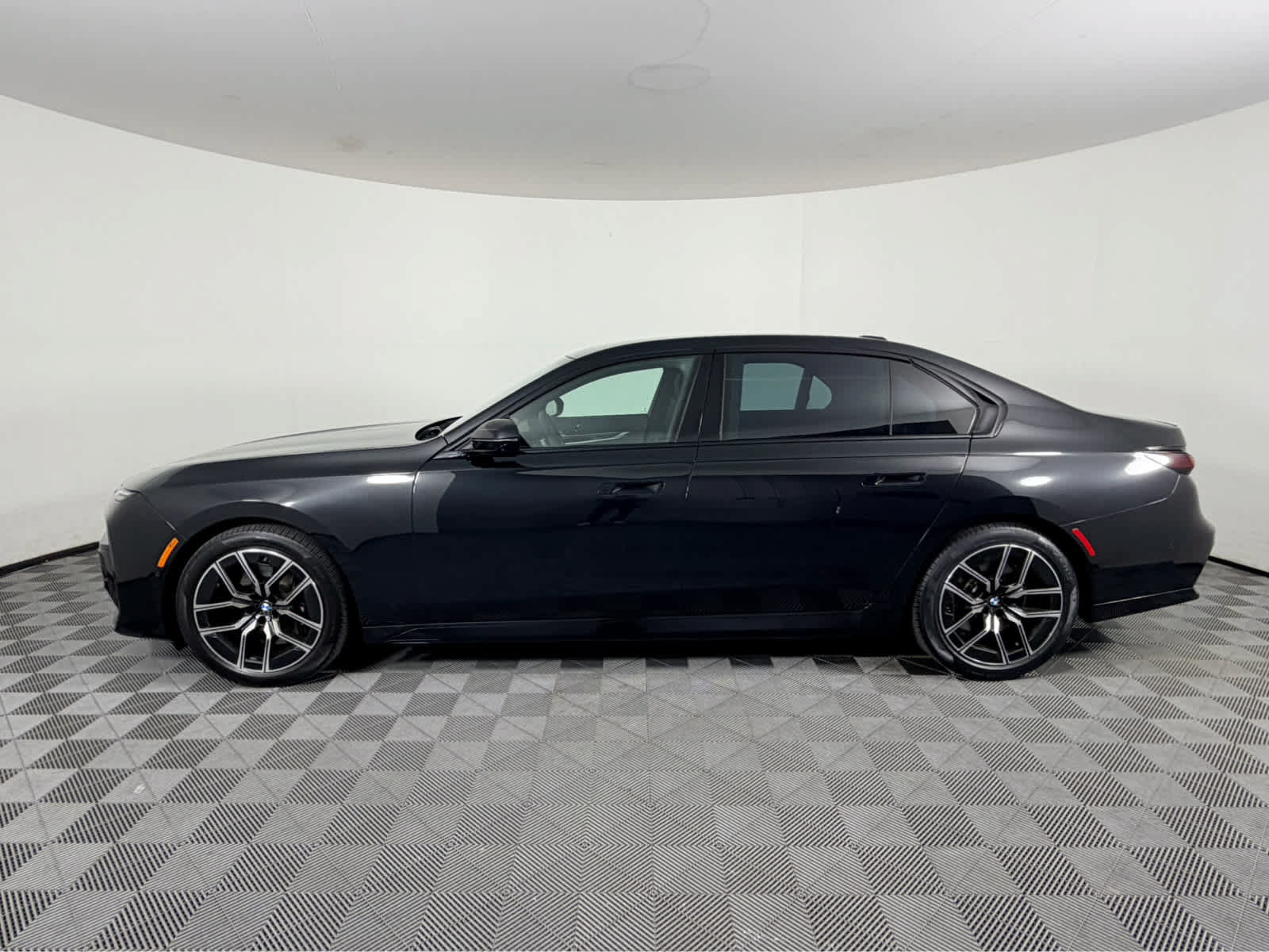 Used 2026 BMW 740i RWD image 6