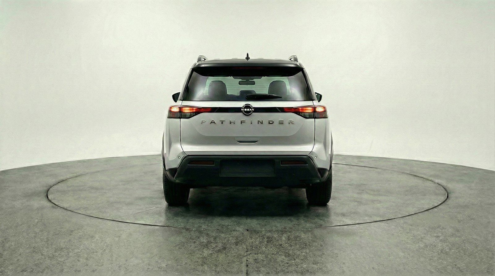 Used 2025 Nissan Pathfinder SV image 7
