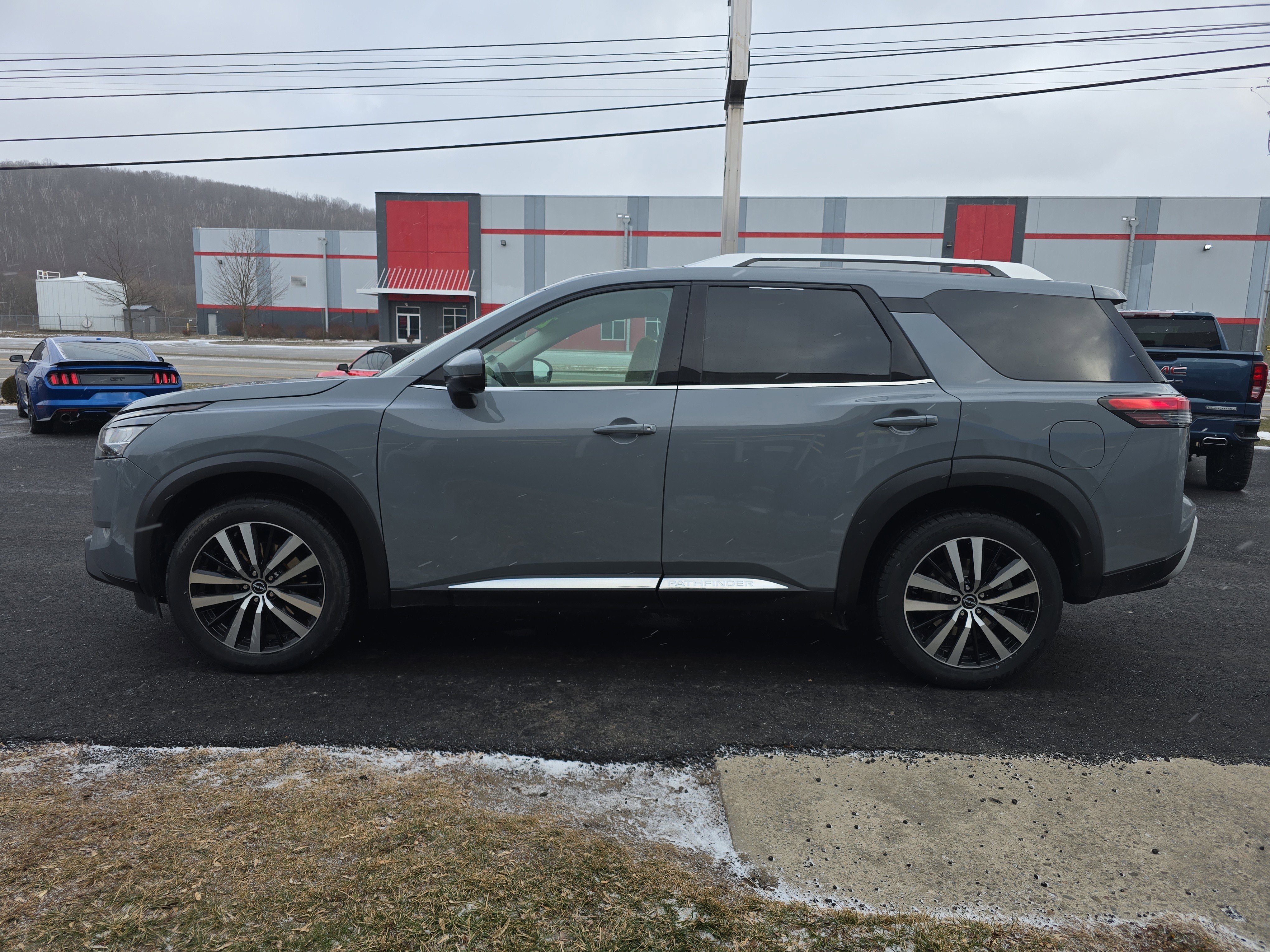 Used 2023 Nissan Pathfinder Platinum image 7