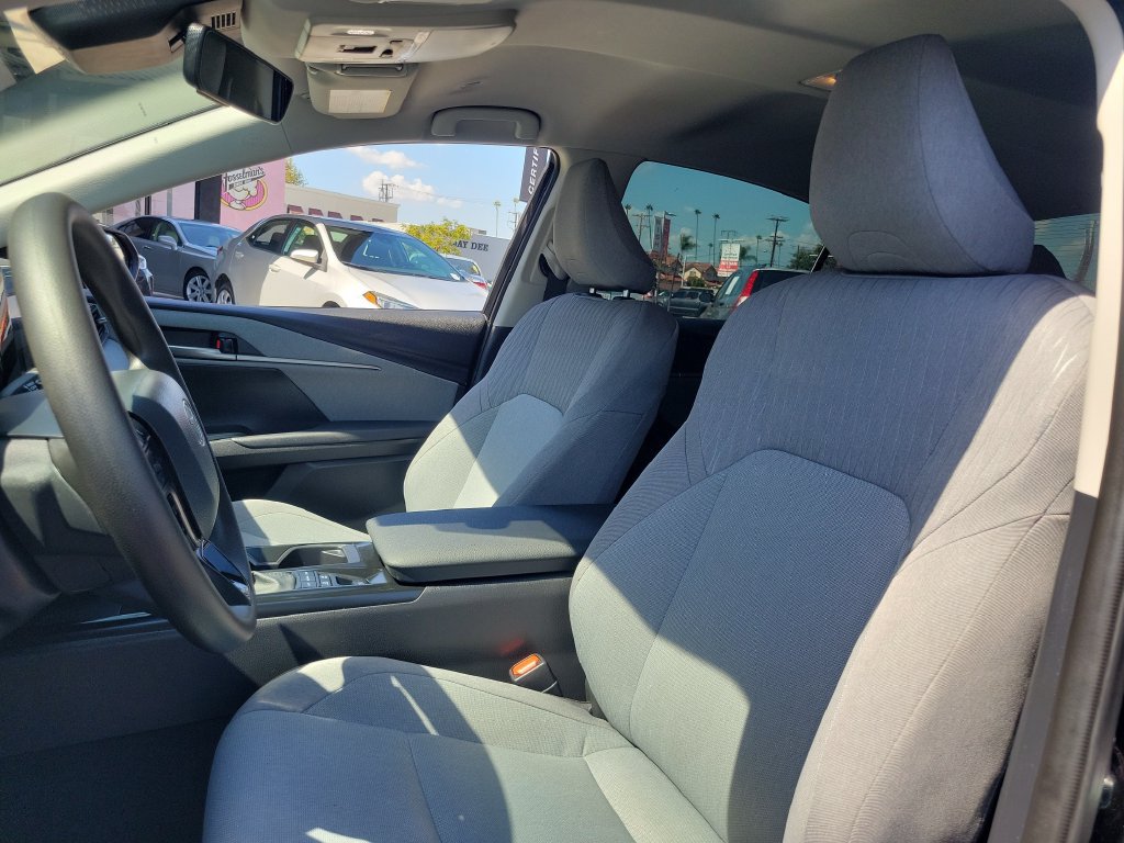Used 2025 Toyota Camry LE w/ Convenience Package FWD image 18